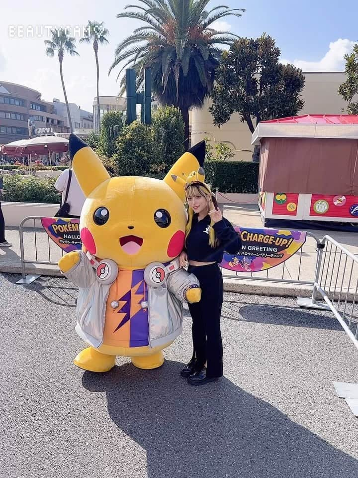 りこぴんのインスタグラム：「pikachu ❤️ #ピカチュウ #ユニバ #ユニバポケモン #ピカチュウユニバ #ポケモン #ユニバーサルスタジオジャパン #ポケモングリーティング #usj #pikachu #pokemon」