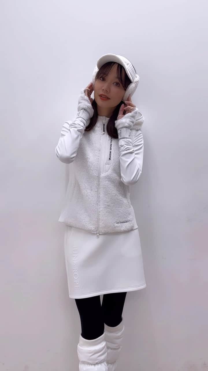三枝こころのインスタグラム：「ホワイトバージョン❤️ 女子力高めコーデ。 色んな素材がミックスされてるのがまた可愛い😍 これは間違いないです(笑) #junandrope  #ホワイトコーデ #ゴルフウェア #モテ系 #女子力 #ママゴルフ #ゴルフ女子 #golf」