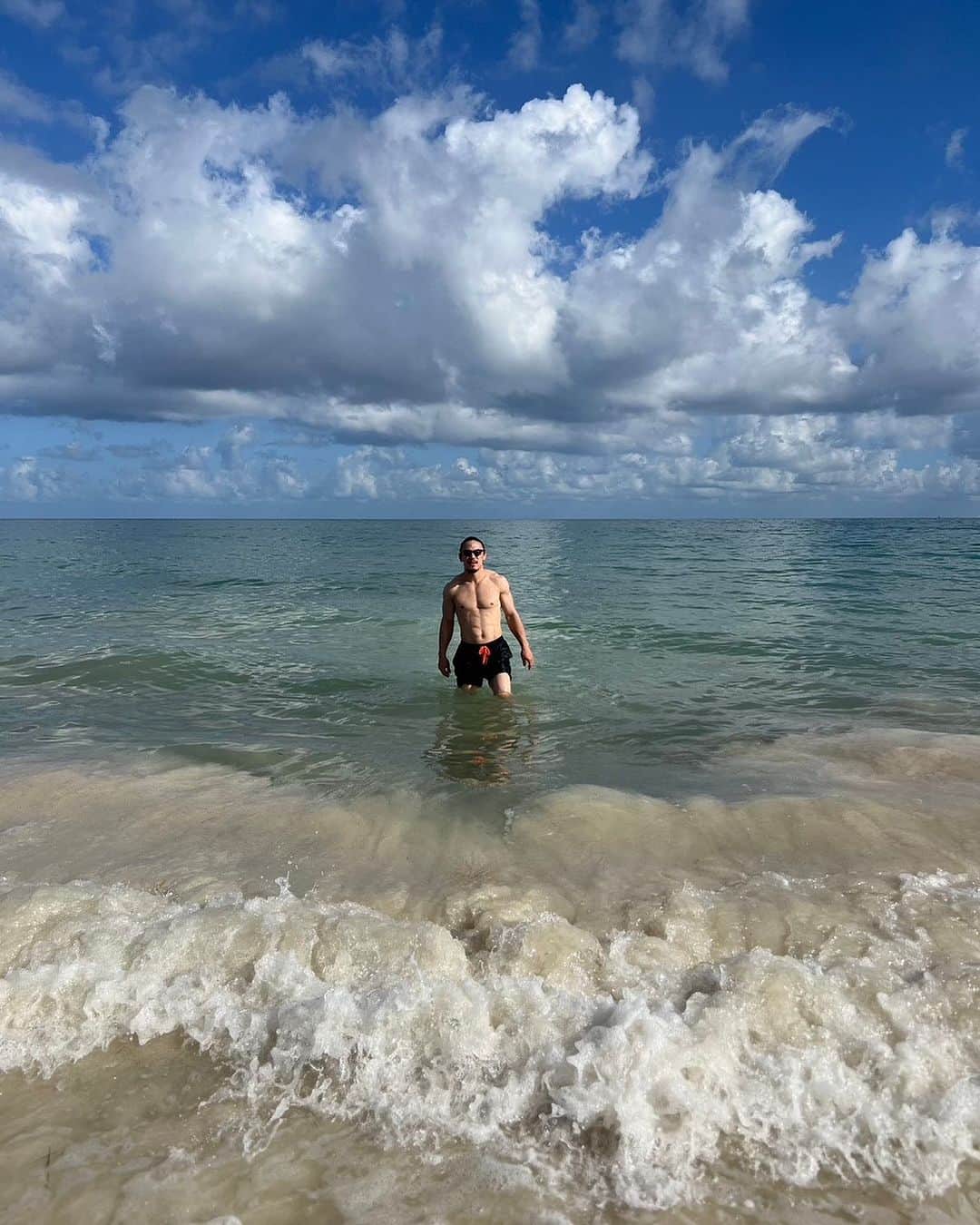 矢地祐介のインスタグラム：「🌊🌊🌊」