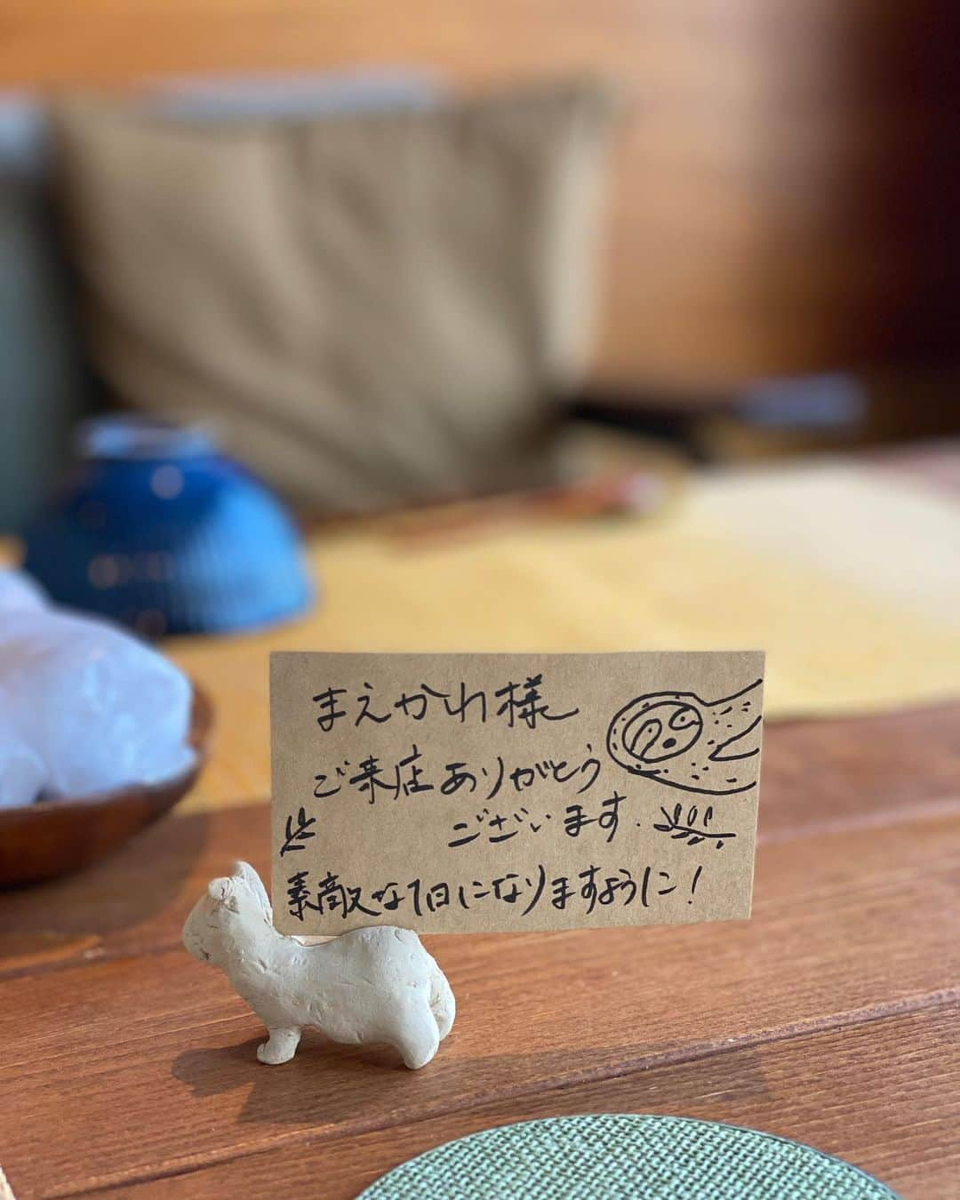 前川由希子さんのインスタグラム写真 - (前川由希子Instagram)「間借り朝ごはん🍚  土日祝日限定。 九大学研都市駅前のバーを間借りした 要予約の朝ごはんに。 @shokudonamakemono  週によって変わるメニューが魅力的で、 「ねぇ、西の方に朝ごはん行かない？」と 友人を誘ってみたよ。  この日のメニューは、 松茸ごはんと穴子の炊き合わせと甘エビの塩辛。 その他いろいろ。 朝から贅沢✨ 全部美味しかったし、バランスが好き。 ごはんはしっかり2杯ずつ。 結構なボリュームだけど、 おかずも多いからペロッといけます😋  予約制だから、詳しくはお店のインスタで。 @shokudonamakemono   いい一日のスタートでした✨  #食堂ナマケモノ  #朝ごはん  #間借り朝ごはん  #松茸ごはん  #穴子  #土鍋ごはんの朝ご飯  #福岡朝ごはん  #福岡モーニング  #福岡朝食」10月22日 20時50分 - maekawa.yukiko