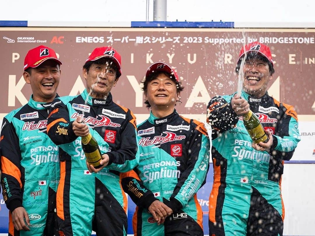 吉本大樹さんのインスタグラム写真 - (吉本大樹Instagram)「21-22 Oct 2023 #SuperTaikyuSeries @supertaikyu_official  Round 6 / Okayama Pole to Win🥇 決勝はライバルの47号車がとても強く、勝つのは厳しいかと思われましたが47号車のトラブルにより優勝が舞い込み、4連勝することが出来ました。  今回吉本はサポートに徹しましたが、最終戦は吉本も乗車すると思います。 2021, 2022, そして2023とシリーズチャンピオン3連覇に向けてチーム一丸となって頑張ります🔥」10月22日 20時53分 - hiroyoshimoto