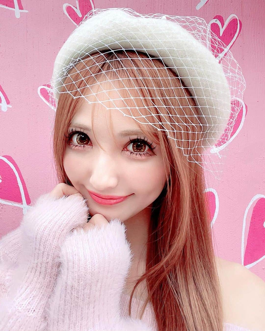 寿リリカのインスタグラム：「♡ きゅるるんっ🍑💓💓💓 ♡ お気に入りベレー帽🩷🩷🩷 チュールとパールもついてるの💕 ♡ #royalparty #pr #ベレー帽 #ベレー帽コーデ」