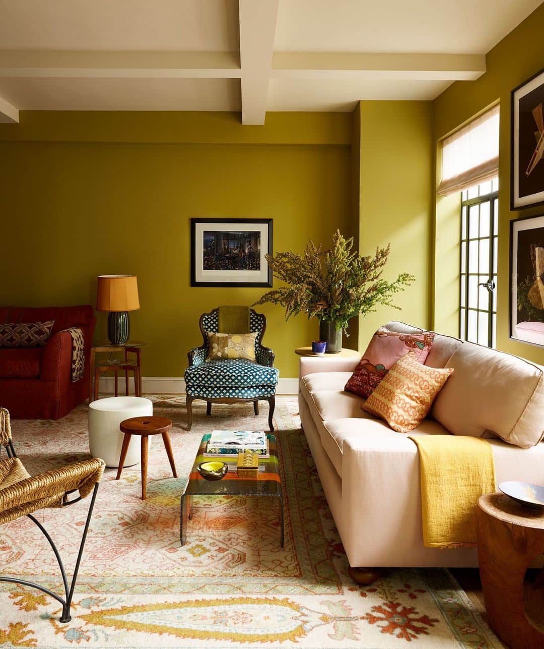 ELLE DECORのインスタグラム：「When Michael C. Hall (@mchdaily)—aka the star behind the TV show Dexter—and his wife Morgan approached interior designer Sara Bengur (@sarabengur) to overhaul their New York apartment, the brief was simple: “We wanted color!” says Hall. The resulting palette—boldly saturated hues like pistachio, purple, and turquoise, many from @ressource_americas—is so powerful that one naturally assumes it was the starting point in the project. But it was quite the opposite. “The colors were actually the last thing we did,” Bengur says. “I always start with the soft furnishings—first rugs, then upholstery and furniture—and then move onto color.” In the living room, a design inspired by an antique Oushak grounds the space in soft pinks and reds. She layered a bold Tulu rug on top, pulling the bold green wall color from one of its stripes.  Click the link in bio for the full tour, as shown exclusively on elledecor.com. Written by @ingridabram. Photographed by @richardpowersphoto. Styled by @anitasarsidi.」
