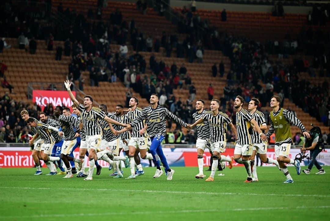 フィリップ・コスティッチさんのインスタグラム写真 - (フィリップ・コスティッチInstagram)「Hard fought team win tonight at San Siro 💪 We keep going! ⚪️⚫️  #MilanJuve | #SerieA | #WSA」10月23日 6時49分 - filipkostic