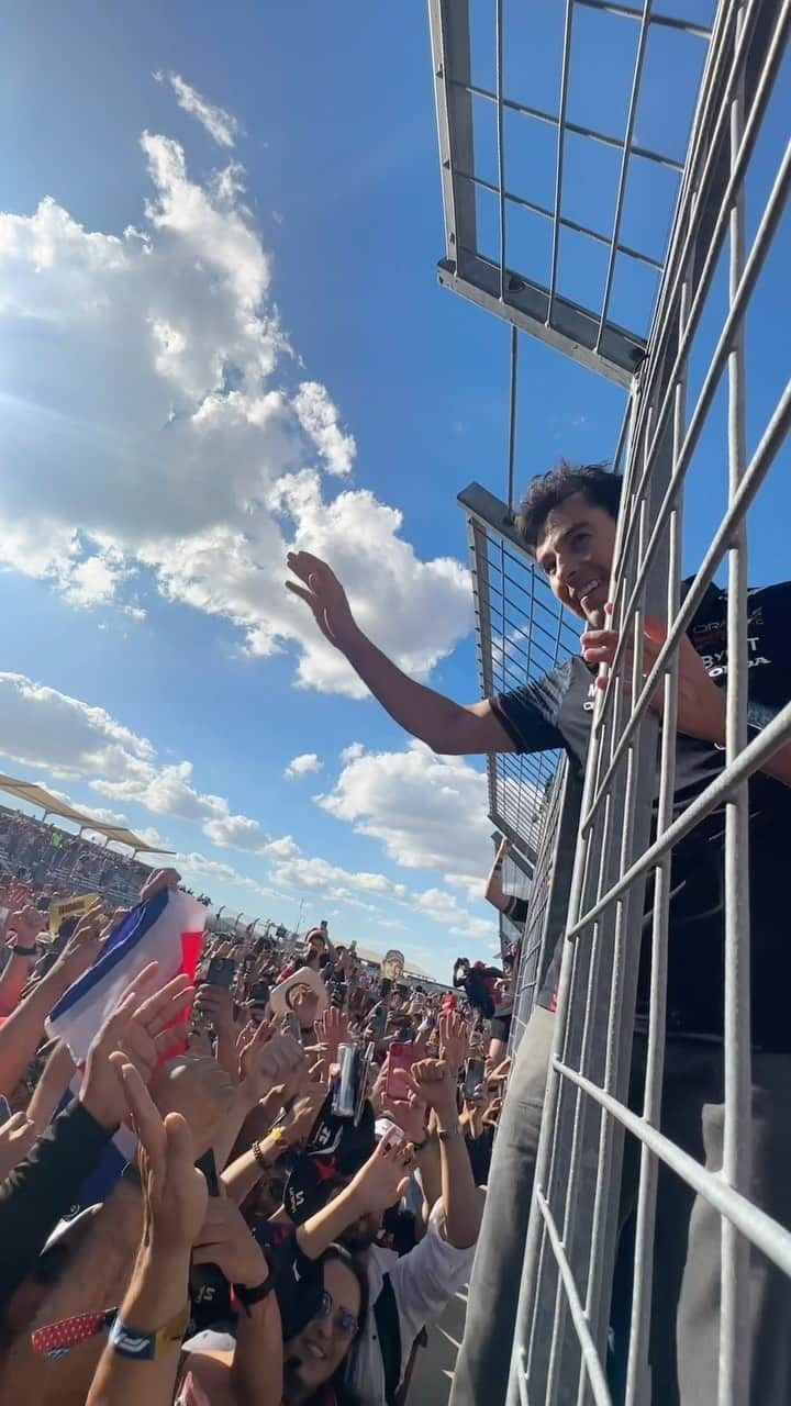 セルジオ・ペレスのインスタグラム：「Checo coming out to thank the fans 🥹   #F1 #RedBullRacing #USGP」