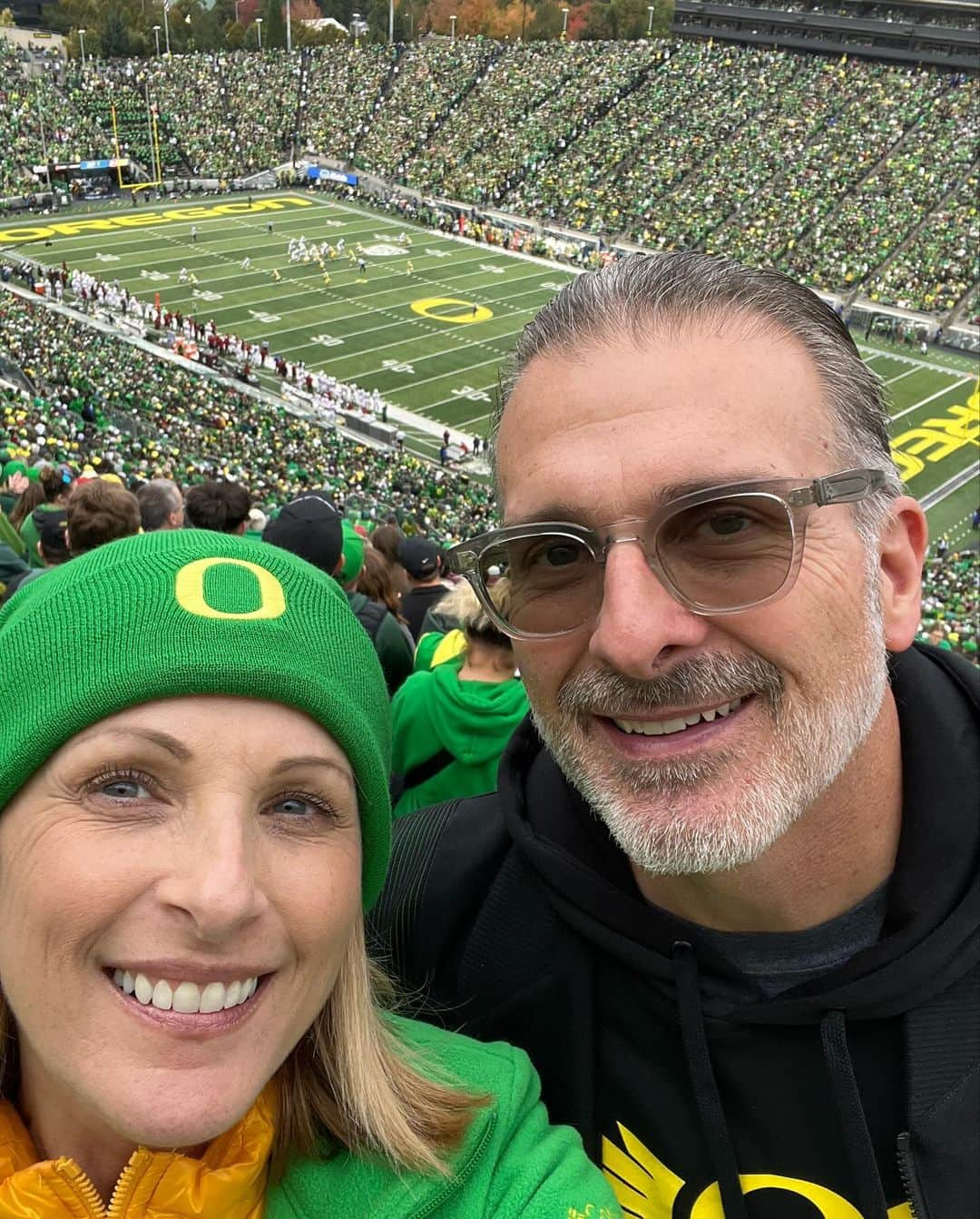 マーリー・マトリンさんのインスタグラム写真 - (マーリー・マトリンInstagram)「What an AMAZING weekend at UO with our youngest daughter!!! Family weekend turned out to be wild but worth every moment here in Eugene! Love you @isabelle.grandalski and loved seeing your friends everywhere we went! #kkg #sororitylife #universityoforegon GO DUCKS! #Frames #loveyoujohannamilliebutter #kevin 💚💛💚💛💚💛💚💛」10月23日 6時42分 - themarleematlin