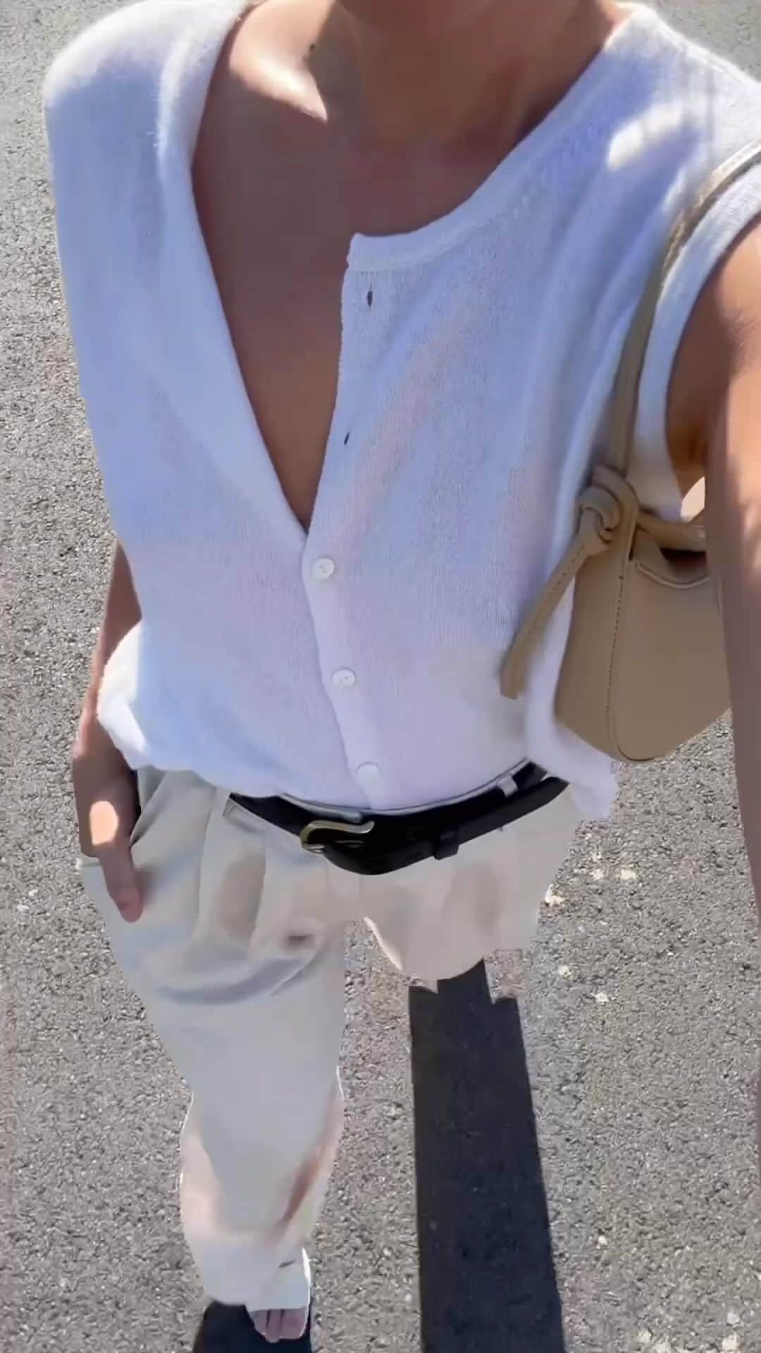 のインスタグラム：「How to walk in Ref. @jordanrisa」