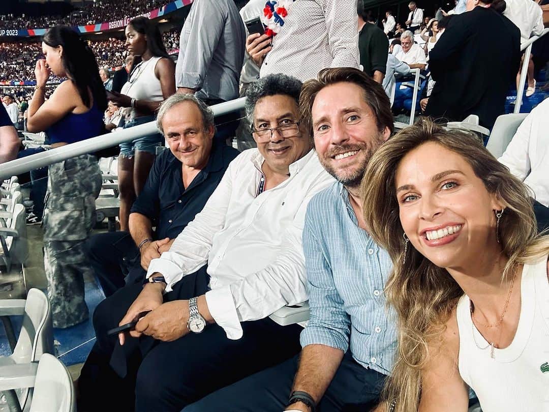 オフェーリ・ムニエのインスタグラム：「Rugby World Cup France 2023 💙🏉 Merci pour ces semaines d’émotions intenses ! Merci les Bleus 🫶🏻 ! C’était dingue de vivre ça dans notre pays. Vivement la prochaine @rugbyworldcup @rugbyworldcupfrance2023 @mathieuvergne @ed.meun   📷 @matthieumirville (3/4/5/7/8)」
