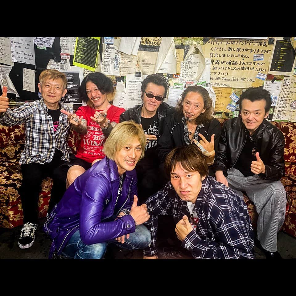 THE STREET BEATS（ザ・ストリート・ビーツ）さんのインスタグラム写真 - (THE STREET BEATS（ザ・ストリート・ビーツ）Instagram)「. ■ツアー開幕2本目!!昨夜の千葉は熱量満載‼︎大きな壁をも乗り越え転がり続ける生き様に感激した夜でした!!今週末は10.28姫路ベータ、10.29京都ミューズ!!ご来場お待ちしてます!!  ■DEBUT 35 YEARS TOUR｜BEST WISHES 2023 各地豪華なオープニングゲスト決定!!HPでご確認下さい!! 前売￥4500発売中!! 10.28(土)姫路 Beta ＊配信あり 10.29(日)京都 MUSE 11.04(土)仙台 CLUB JUNK BOX 11.05(日)盛岡 GLOBE 11.11(土)豊橋 club KNOT ＊配信あり 11.12(日)神戸 太陽と虎 11.23(木祝)広島 SECOND CRUTCH 11.25(土)福岡 DRUM SON 12.02(土)名古屋 RAD SEVEN ＊配信あり 12.03(日)大阪 Music Club JANUS ★デビュー35周年YEAR FINAL★ 12.10(日)東京 新宿LOFT ＊配信あり 全公演｜前売￥4500発売中 当日￥5000　配信￥3000（購入はHPで!）  ■デビュー35周年ライブDVD & CD『THANKS FIESTA』、ライブ会場にてNEWツアーグッズと共に発売中!!HPにて通販も受付中!!  ★NEW DVD『THANKS FIESTA -DEBUT 35 YEARS LIVE-』 ￥5000 ★NEW CD『THANKS FIESTA -DEBUT 35 YEARS LIVE-』 ￥3000 ★NEW[BEST WISHES]ツアーTシャツ黒　￥3500 （黒 / S、M、L、XL） ★NEW[BEST WISHES]ツアーTシャツ赤　￥3500 （赤 / S、M、L、XL） ★NEW[BEATSロゴ]トートバッグ　各￥2500  (黒、ナチュラル、ピンク、ターコイズ / 37㎝×36㎝×11㎝) ★NEW[BEATSロゴ]リストバンド　各￥1000 (黒、白、赤、ピンク、黄)  【口座名 / NEOVISION】 【口座番号 / 00180-8-655394】 ■価格は全て税込です。商品代金に返送手数料をプラスしてお払い込み下さい。 返送手数料は1点￥500、2点以上は￥1000です。 ■通販は【郵便振替】にて受け付けます。 郵便局備え付けの青い払込取扱票 (「電信」ではなく「通常払込」のもの)を使用し、 【通信欄】に希望商品名、数量（サイズ指定や色指定をお忘れなく）、 【ご依頼人】の欄に郵便番号、住所、氏名、電話番号を 丁寧にご明記のうえ【商品代金合計＋返送手数料】をお払い込み下さい。 商品1万円以上ご購入で直筆サインプレゼント!!詳細はHPでご確認下さい!!  #thestreetbeats  #ストリートビーツ  #dontturnaway」10月23日 7時00分 - thestreetbeats_official