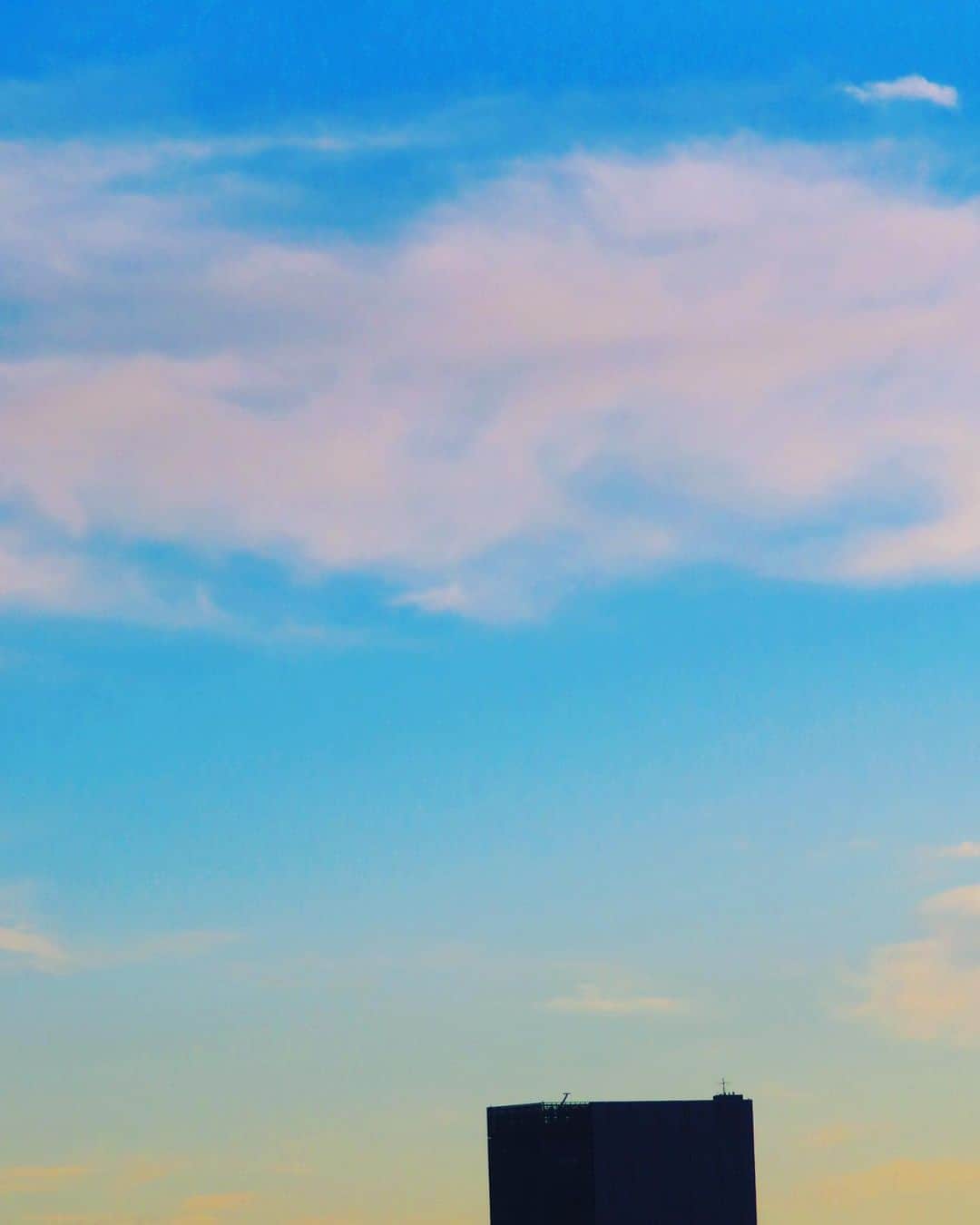 寺川奈津美さんのインスタグラム写真 - (寺川奈津美Instagram)「東の空、新しい朝！ #おはようございます #10度くらいまで冷えるようになった #ラジオ体操日課が目標 #続きますように」10月23日 7時14分 - natumikannnn