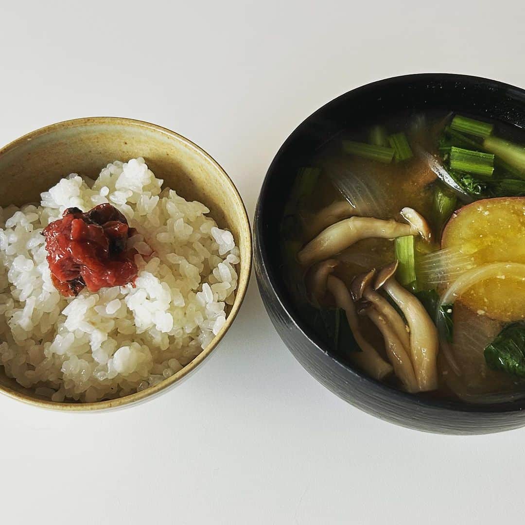 のインスタグラム：「新しい月曜日。 おはようございます。 秋晴れ。 今週も元気に。」