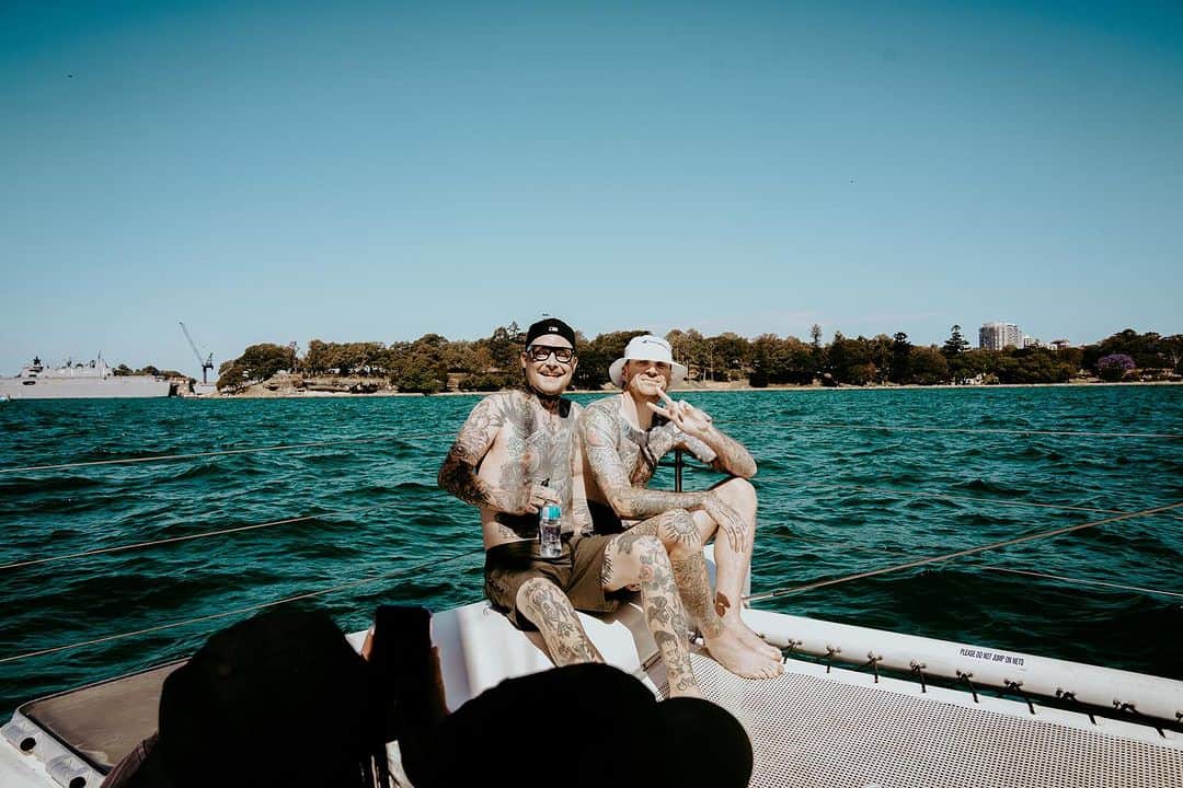 The Amity Afflictionさんのインスタグラム写真 - (The Amity AfflictionInstagram)「Days off are for boat parties 🛥️☀️⚓️ Thank you @sydneyboathire  📸 @tomise」10月23日 7時19分 - theamityaffliction