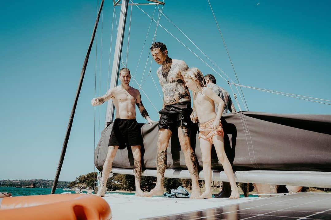 The Amity Afflictionのインスタグラム：「Days off are for boat parties 🛥️☀️⚓️ Thank you @sydneyboathire  📸 @tomise」