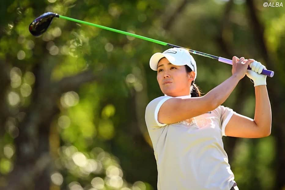 山村彩恵さんのインスタグラム写真 - (山村彩恵Instagram)「⛳️ サロンパスレディースカップ  71.76.72 21位タイ  今週も応援ありがとうございました📣❗️✨  最終日はほんっっと耐えました🔥  最後の最後にボギーきたかと思ったけど、 池に落ちそうになりながらも 必死のアプローチしてパーパット入れて。 最後のパーパットは自分を 褒めてあげたいと思います笑  けど、まだまだ伸びしろはたくさんあるので しっかり見つめ直して次戦に向けて また準備したいと思います☘️  次回もまた応援よろしくお願いします❗️✨  #サロンパスレディース  #若木ゴルフ倶楽部」10月23日 7時26分 - saensa629