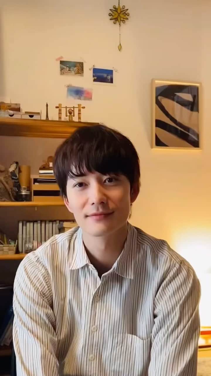 岡田将生のインスタグラム：「おはようシリーズ①  今週も頑張りましょう。 わたくしも頑張ります😊  今、共演してる方に撮ってもらいました。」