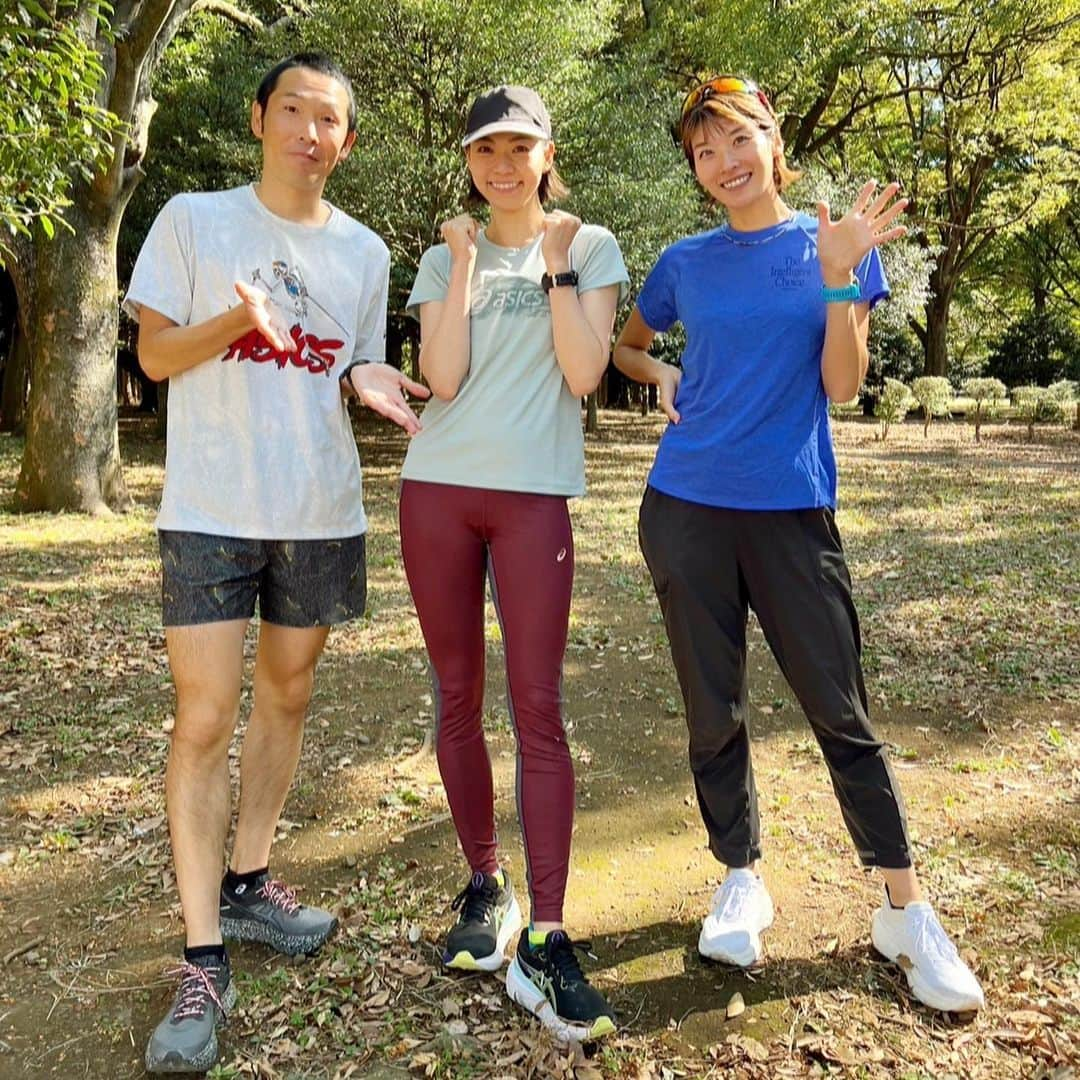 西谷綾子さんのインスタグラム写真 - (西谷綾子Instagram)「🏃‍♀️🌳 土曜日は @ganbaleyusuke 20km🏃‍♀️ ゲストペーサーは菜穂ちゃんとー♡ 久々に会えて話せて嬉しかったよー🥰  私はキロ6を担当！ 給水休憩入った時、いつもの流れで 氷水のスタンバイをしようとしたら無い！😂そうか！ ちょっと前まで暑かったのに 今は走り終えたら冷えるね🥶🍂 これからは温かい飲み物がいるね！😆♨️  走り終わったら皆さんと記念撮影をしながら レースの話で盛り上がり楽しかったな😋 この日は #長野マラソン エントリー日！ 申し込みする方達の姿を見てニヤニヤ🥰🥰  長野マラソン迷っている方！ まだエントリー間に合います！！  今後のゲストペーサー 11/3(金祝)1km×5本 (5:15/km、4:45/km、4:15/kmを担当) 11/4(土) 5:45/km🈵 11/25(土) 5:45/km 12/9(土)5:00/km 12/24(日)5:00/km 12/30(土) 5:15/km 12/31(日) 6:00/km🈵 🔍「がんばれゆうすけ モシコム」  みんなで励まし合いながら頑張りましょう🥰🤝」10月23日 7時41分 - ayako.nishitani