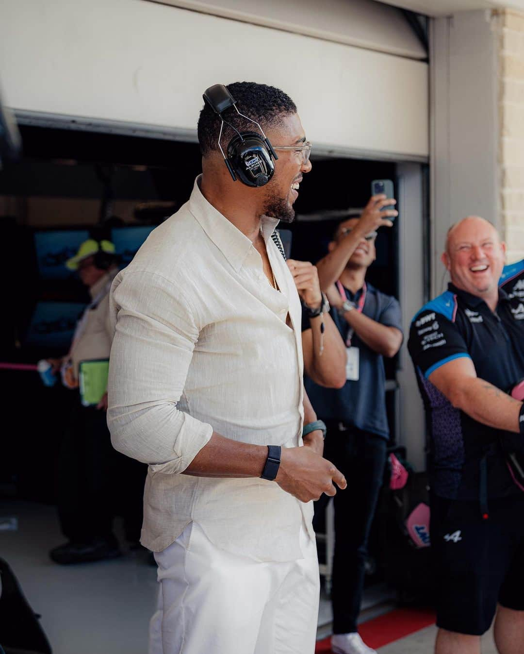 アンソニー・ジョシュアさんのインスタグラム写真 - (アンソニー・ジョシュアInstagram)「Race day at COTA 🌵🇺🇸  Great to finally meet everyone at @alpinef1team and thank you for the warm welcome @f1 fans 🙌🏾」10月23日 7時39分 - anthonyjoshua