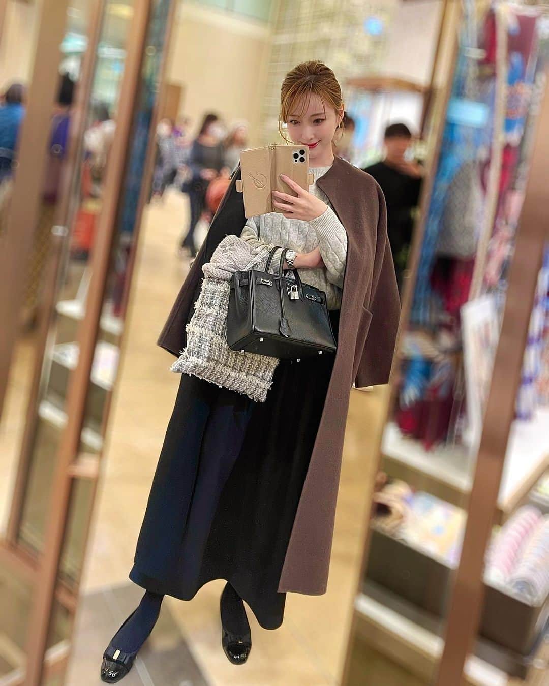 瀬戸早妃のインスタグラム：「UNIQLOのスフレヤーンケーブルニット ライトグレー高見えしておすすめ🩶 メンズだけどSサイズ愛用してます🤭  ちなみに、スカートも今期のUNIQLOです @uniqlo_jp   #UNIQLO  #ユニクロ購入品  #ユニクロコーデ  #スフレヤーン #ニットコーデ」