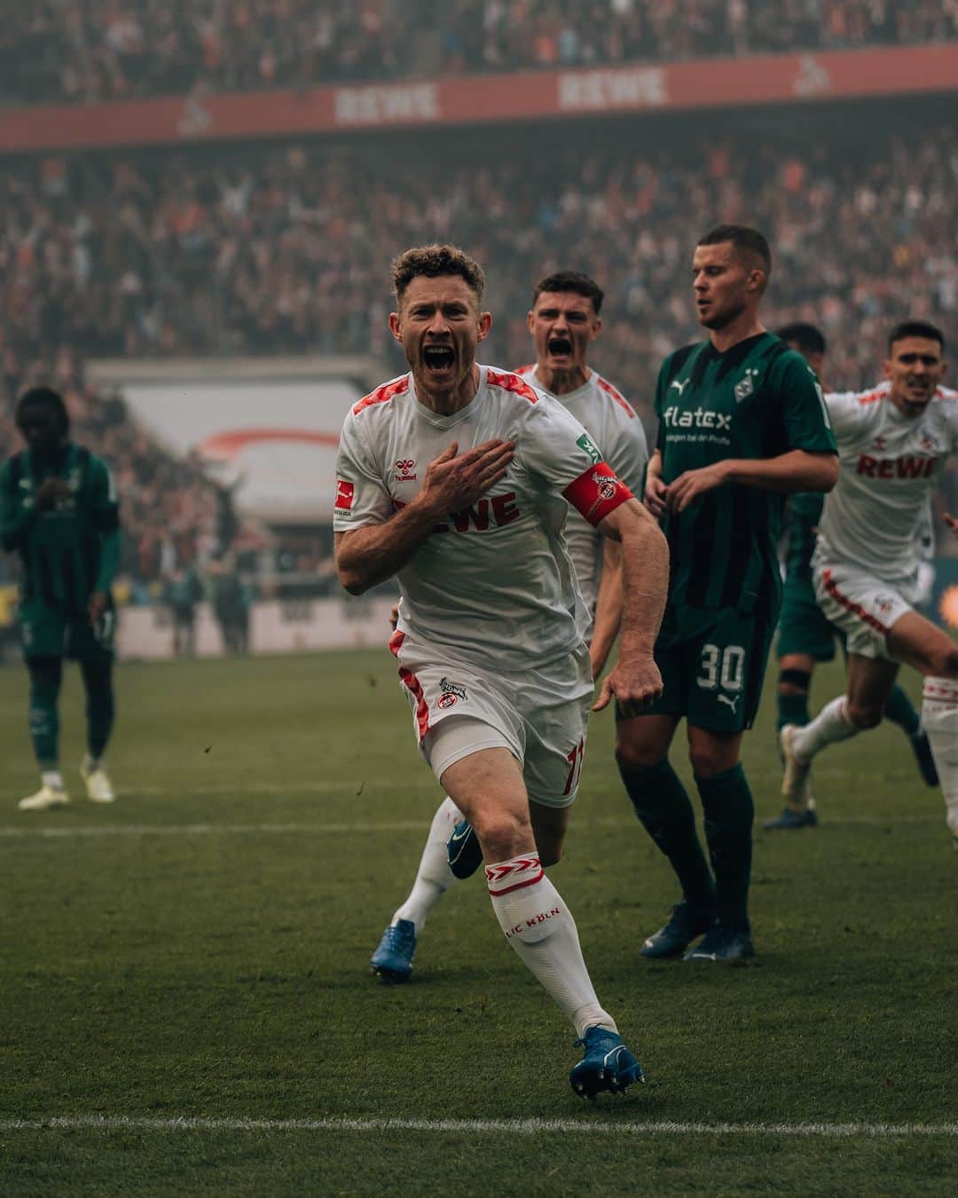 のインスタグラム：「Herzblut ❤️‍🔥❤️‍🔥❤️‍🔥 ___ 🐐 1:0 🐎 (16.) #KOEBMG #effzeh」