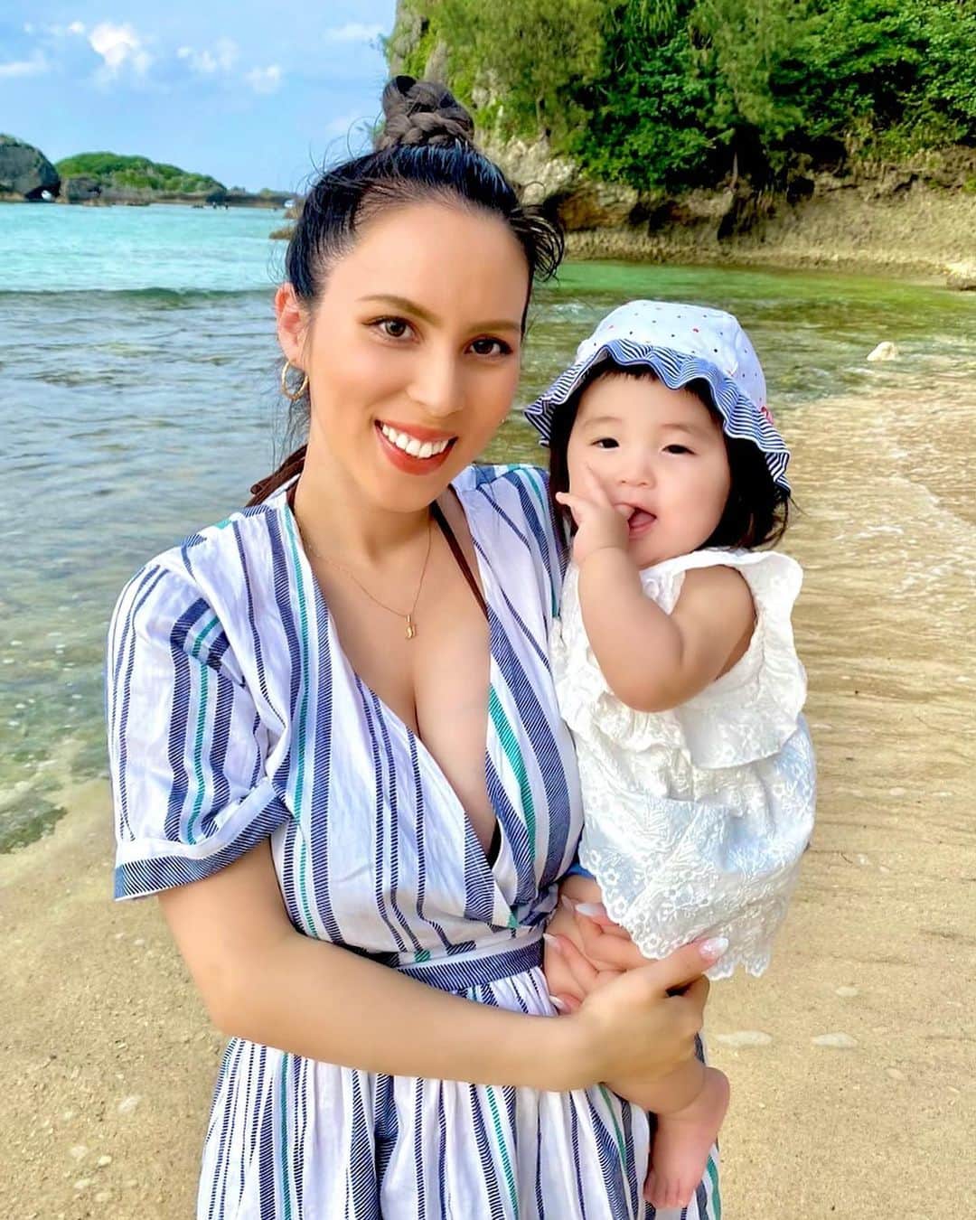 mizukiのインスタグラム：「👼  #ベビー #沖縄 #海 #ビーチ  #japan #baby #trip #travel #okinawa」