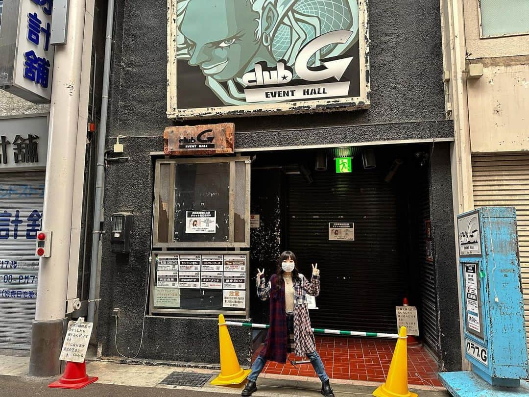 有安杏果さんのインスタグラム写真 - (有安杏果Instagram)「♪ ⁡ リルハー@岐阜club-G ⁡ 弾き語りツアー 「A Little Harmony Live」〜秋冬公演〜初日☆ ソロで初の岐阜♪ ⁡ ワクワクドキドキでしたが… あっという間の2時間で最高に楽しかったです☺️ ありがとうございました！！ MCは大滑りしたけどみんなのハートが大きくて救われました😂 ⁡ みんなに真正面から歌を届けることが出来て しっかり受け取ってくれたのが分かって嬉しかったです✨ ⁡ そして新曲も届けられて嬉しかったです♡ みんな初めて聴いたとは思えないほどノリノリで感動しました🥹 終演後スタッフさんに、「あれ？今日のあの新曲ってお客さん聴くの初めて⁈」と聞かれました（笑） ⁡ ⁡ 今日から始まった秋冬リルハー🎃⛄️ 私の届けたい歌、音楽をいっぱいいっぱい詰め込んでるので是非是非これからの公演も楽しみに待ってて下さい🙌 ⁡ 岐阜の皆さん本当にありがとうございました！！ またね〜 ⁡ #acoustictour #piano #guitar #弾き語り #alittleharmony #リルハー #岐阜 #岐阜clubG」10月22日 23時00分 - ariyasu_momoka_official