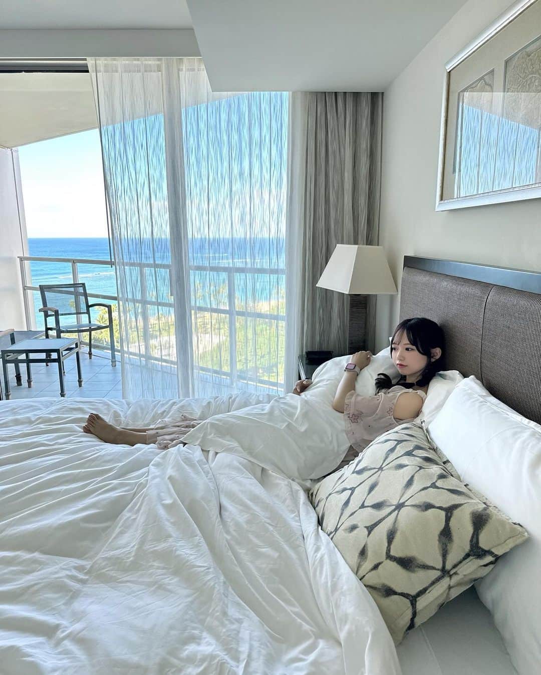 畑美紗起さんのインスタグラム写真 - (畑美紗起Instagram)「みんなの1番たのしかった海外旅行はどこ？✈️😇🌸💕  たくさんおしえて〜〜\( ˆoˆ )/  #ハワイ #ハワイ旅行 #旅行 #旅行コーデ #海 #ワイキキビーチ #ワイキキ #ホノルル #オアフ島 #ハワイホテル #ホテル #トランプインターナショナルホテルワイキキ #hawaii #trip #dailylook #me #shooting #waikiki #honolulu #trumpinternationalhotel」10月22日 23時00分 - miiicha_0327