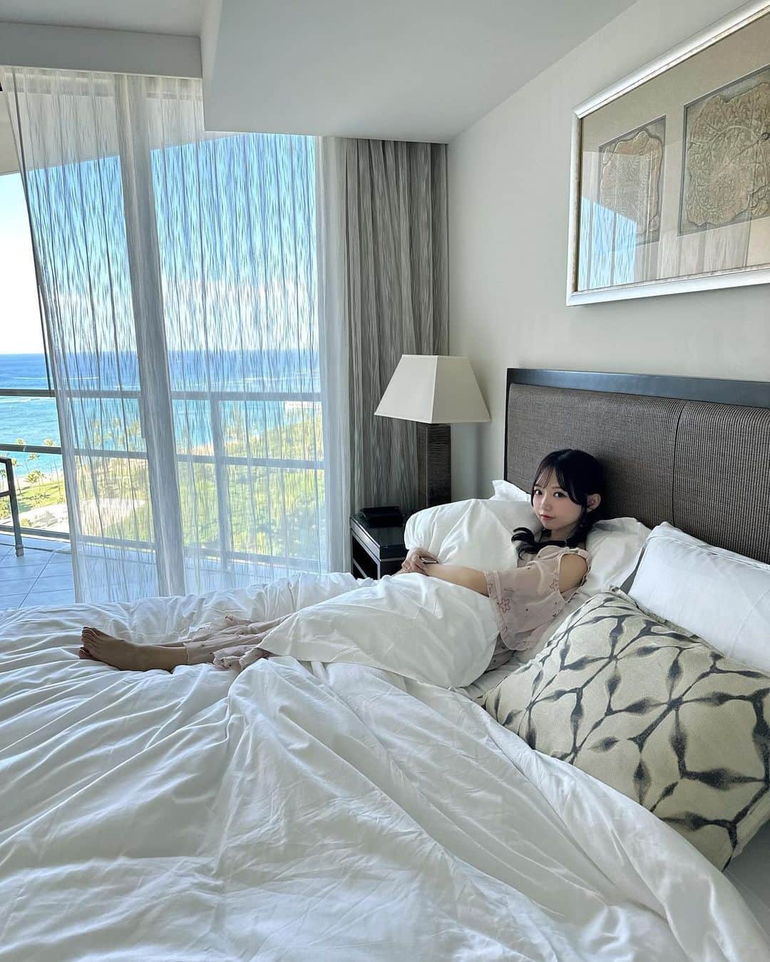 畑美紗起さんのインスタグラム写真 - (畑美紗起Instagram)「みんなの1番たのしかった海外旅行はどこ？✈️😇🌸💕  たくさんおしえて〜〜\( ˆoˆ )/  #ハワイ #ハワイ旅行 #旅行 #旅行コーデ #海 #ワイキキビーチ #ワイキキ #ホノルル #オアフ島 #ハワイホテル #ホテル #トランプインターナショナルホテルワイキキ #hawaii #trip #dailylook #me #shooting #waikiki #honolulu #trumpinternationalhotel」10月22日 23時00分 - miiicha_0327