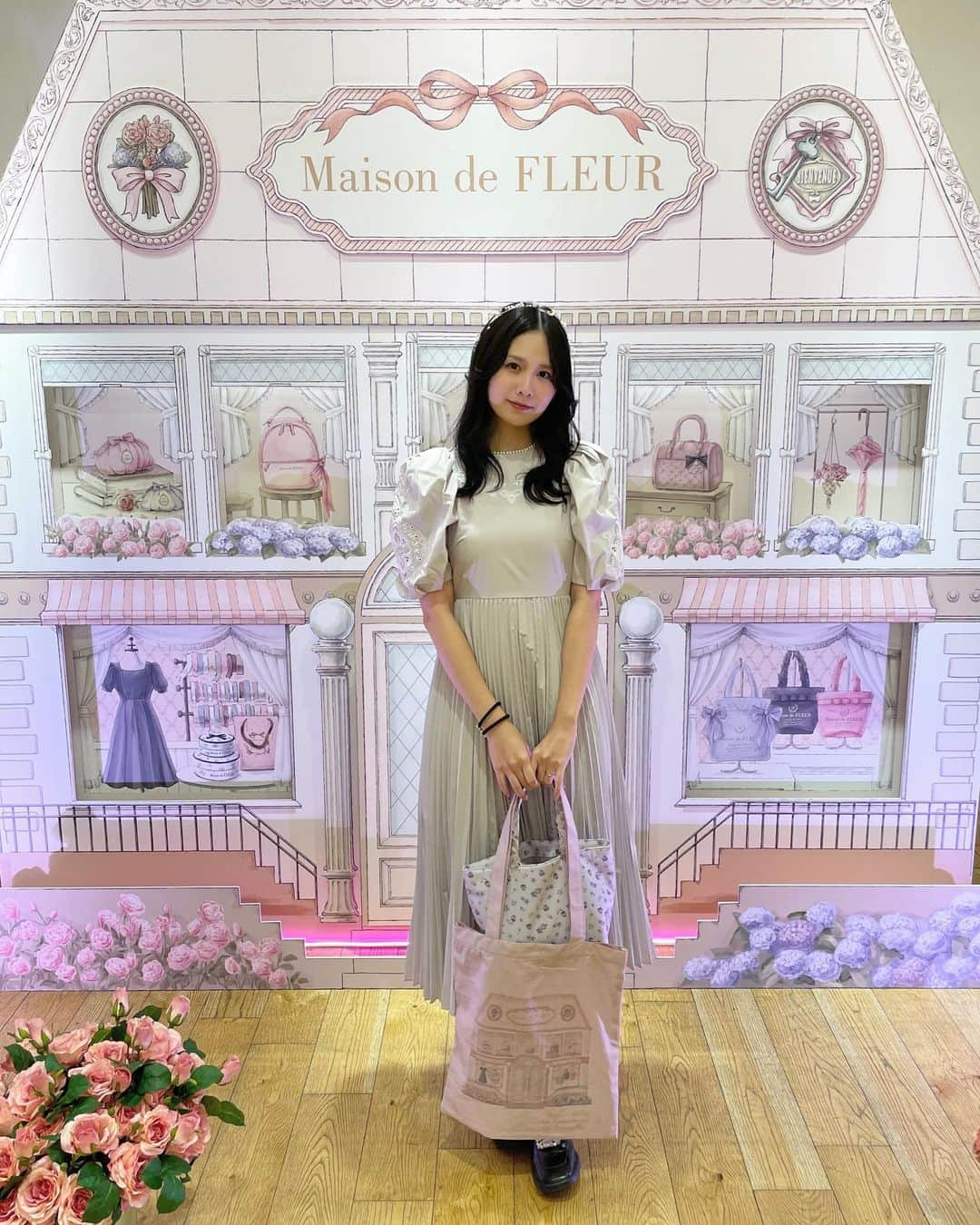 佐藤すみれさんのインスタグラム写真 - (佐藤すみれInstagram)「💜💜💜  Maison de FLEUR 10周年おめでとうございます💐  先日レセプションパーティーにお招きいただきました。 @candymeow_official さんありがとうございました。  メゾンドフルールといえば、リボン🎀 とにかく何もかも可愛くて素晴らしかった、、 フォトスポットやカフェメニューなど、色々と楽しませてもらいました！（束の間のママ業おやすみ🙃）  久しぶりにお会いした方もたくさんいて嬉しかったです。 お話ししてくださった皆様ありがとうございました。  　　　 dress＆boots▷ @celford_official   #maisondefleur #maisondefleur10  #maisondefleur10thanniversary  #10周年おめでとうございます  #メゾンドフルール #🎀 #💐」10月22日 23時03分 - sumiresato_official