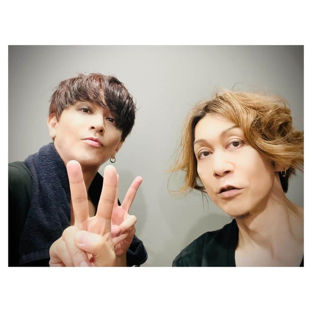 佐藤ケンケンのインスタグラム：「Plastic Tree Autumn Tour2023「痣と花」 ツアー最終日大阪公演  終了しました。 m(_ _)m  http://www.plastic-tree.com/  同じ時間を過ごしてくれてありがとう。 ・ ・ ・ ・ ・ ・ #sonordrums #vaterdrumsticks #小出シンバル #EvansDrumHeads #JerryHarveyAudio #ZoomCreator #ライブ #concert #ドラム #バンド #drums #佐藤ケンケン #痣と花 #PlasticTree」