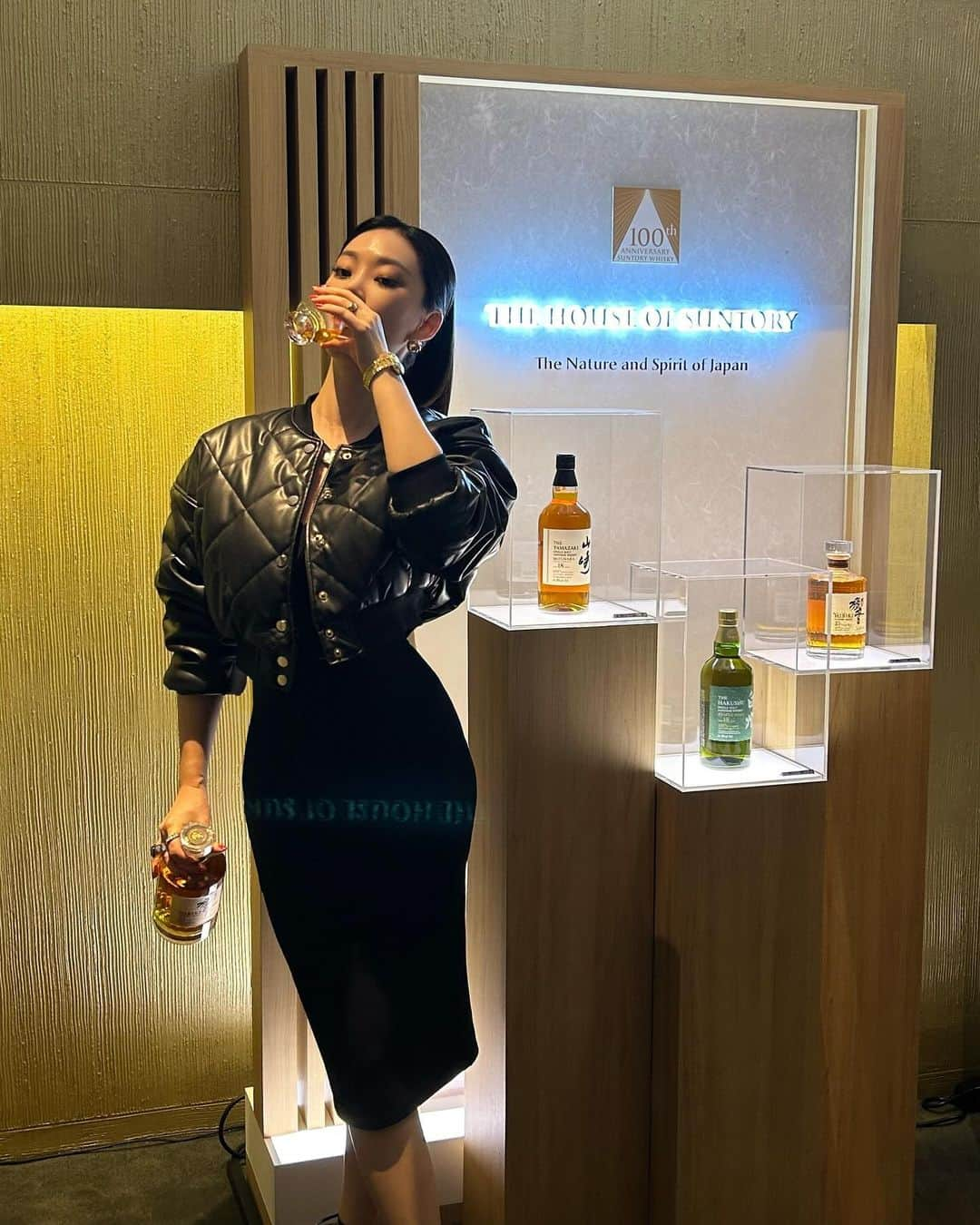 SAY さんのインスタグラム写真 - (SAY Instagram)「@suntorywhisky the 100th anniversary ! #산토리위스키100주년 #산토리타임 🖤」10月22日 23時09分 - saayworld