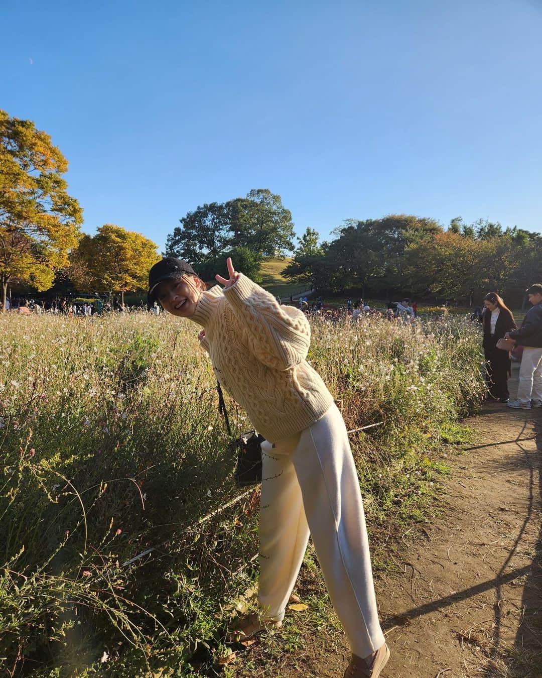 ソン・ヨンジェさんのインスタグラム写真 - (ソン・ヨンジェInstagram)「1년내내 가을이면 좋겠다🍂🍁」10月22日 23時12分 - yeonjae_son