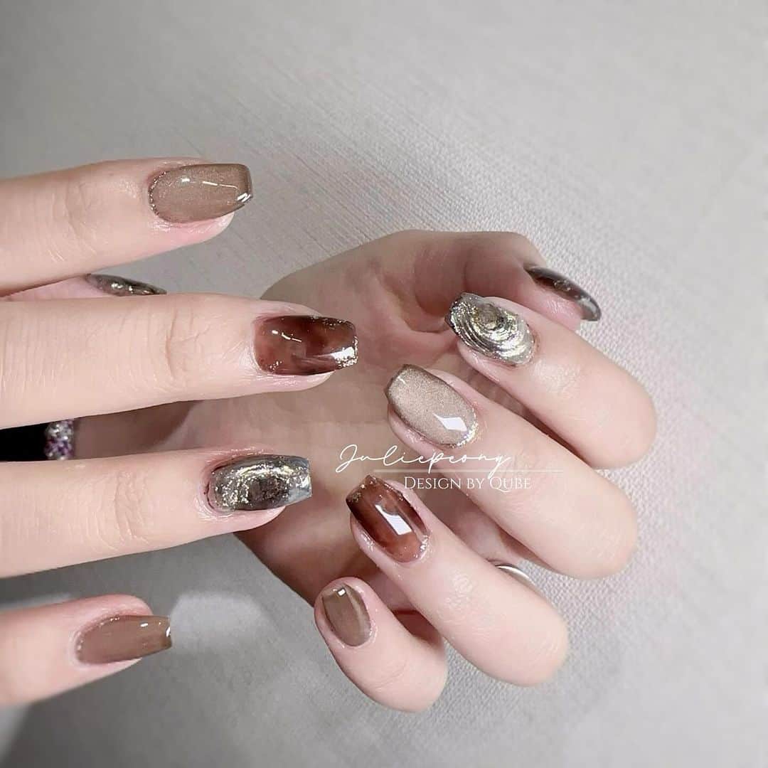 juliepeonyのインスタグラム：「@juliepeony_qube  . - 最近跟秋天很有緣のQ🍂」
