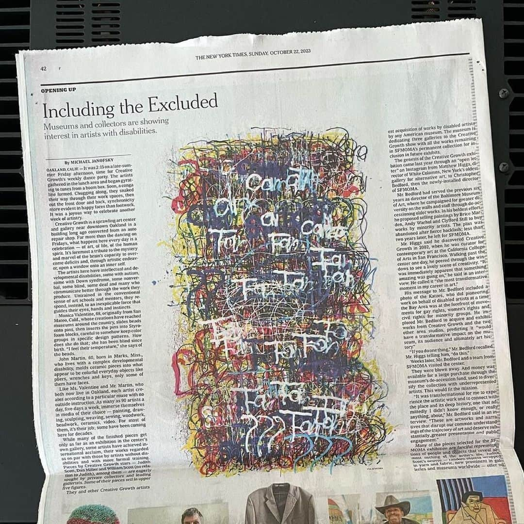 KAWSONEさんのインスタグラム写真 - (KAWSONEInstagram)「Repost @matthewhiggs2015 ❤️💪 Read Michael Janofsky’s great full-page article in this Sunday’s New York Times ‘Fine Arts’ supplement! It is centered around the historic - and completely unprecedented - acquisition by SF MoMA of some 160 works made by artists with disabilities who are affiliated with Oakland’s Creative Growth Art Center, San Francisco’s Creativity Explored and Richmond’s NIAD: the three Bay Area progressive art studios founded by Florence Ludin-Katz and her husband Elias Katz. ✊ Next April SF MoMA will stage an exhibition of some 110 of these works made by artists from Creative Growth to celebrate the Oakland institution’s 50th anniversary! ✊ Kudos to all the artists; to everyone at Creative Growth, Creativity Explored and NIAD; and to Christopher Bedford, Katy Siegel and the entire team at SF MoMA! ✊ It’s 2023. The fact that is has taken almost fifty years for a museum of modern and contemporary art to make such an acquisition underscores just how much work there is still to be done. EVERY Museum of modern and contemporary art should be actively researching, supporting, collecting and presenting the work of artists with disabilities. There are no excuses. If your local museum isn’t doing this, then they aren’t doing their job. Send a note to the museum’s director and curatorial staff to ask them why they aren’t supporting the work of artists with disabilities! Tell them about SF MoMA’s historic and unprecedented gesture! ✊ White Columns has collaborated extensively with artists with disabilities - and the centers that support them - since 2005. 🙂 In 2022 I organized the first Creative Growth ‘retrospective’ for the John Michael Kohler Arts Center in Sheboygan, Wisconsin; and in 2011 with Larry Rinder I co-curated the traveling exhibition ‘Create!’ for the Berkeley Art Museum/ICI, that featured artists from Creative Growth, Creativity Explored and NIAD! ✊ @creativegrowth @creativityexplored @niadartcenter @nytimes @sfmoma #creativegrowth #creativityexplored #niad @tom.dimaria @prudentaggression #florenceludinskatz #eliaskatz @white_columns #williamscott #monicavalentine #danmiller #ronveasey @jmkac @bampfa」10月22日 23時20分 - kaws