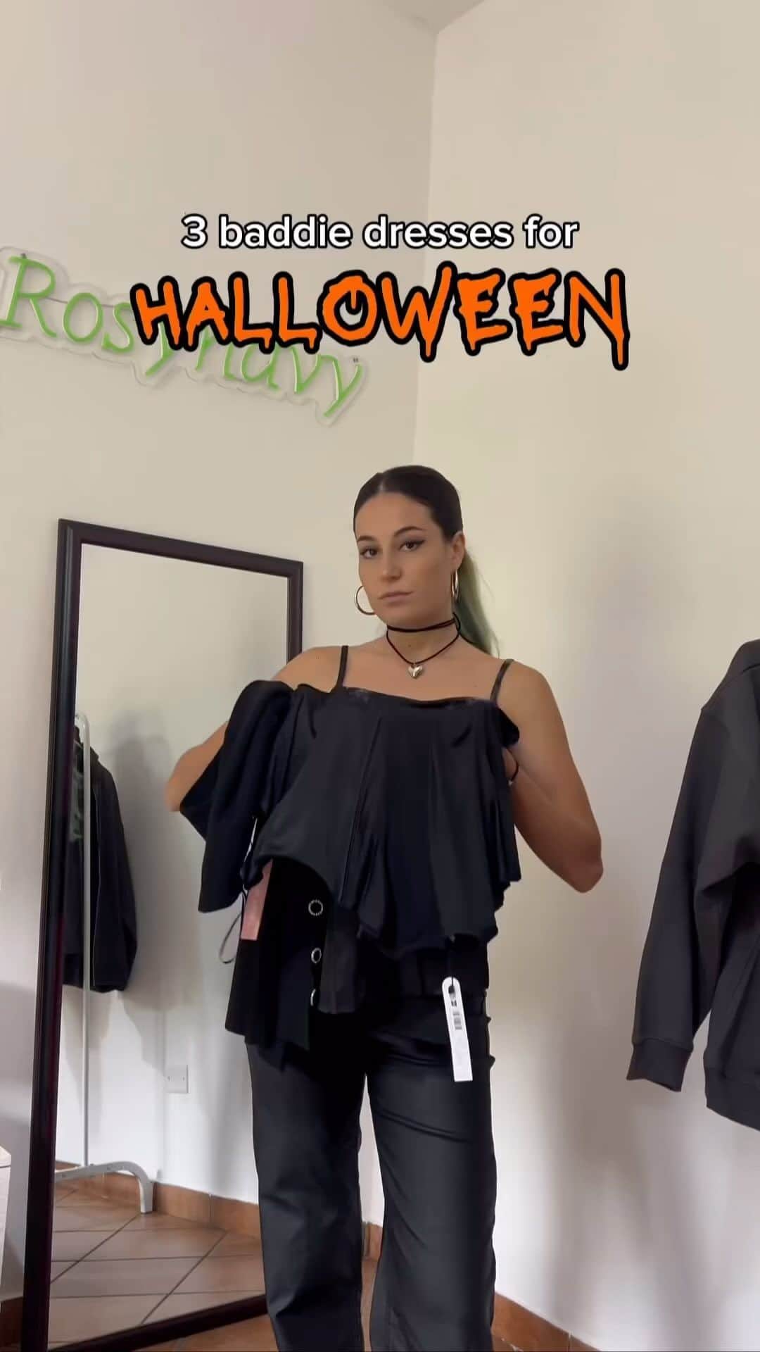 TALLY WEiJLのインスタグラム：「@rosynavy coming through with the Halloween inspo we all needed rn 🎃🖤 hit the link in bio to get hot & spooky」