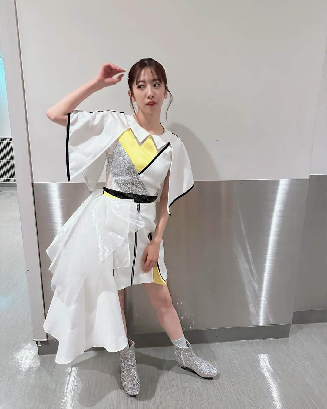 真山りかさんのインスタグラム写真 - (真山りかInstagram)「. ⁡ #オケラディスコ2023 会場の皆さんもニコ生でご覧いただいた皆さんも ありがとうございました！ ⁡ 初の試みでしたが、歌っていると心地よく たくさんの愛に助けられて なんとか皆さんにお届けできました🫶🥺 ⁡ 配信では10/29まで タイムシフト視聴できますので ぜひご覧くださいね〜☺️ ⁡ #まやまにあ ⁡ .」10月22日 23時28分 - ma_yama_official