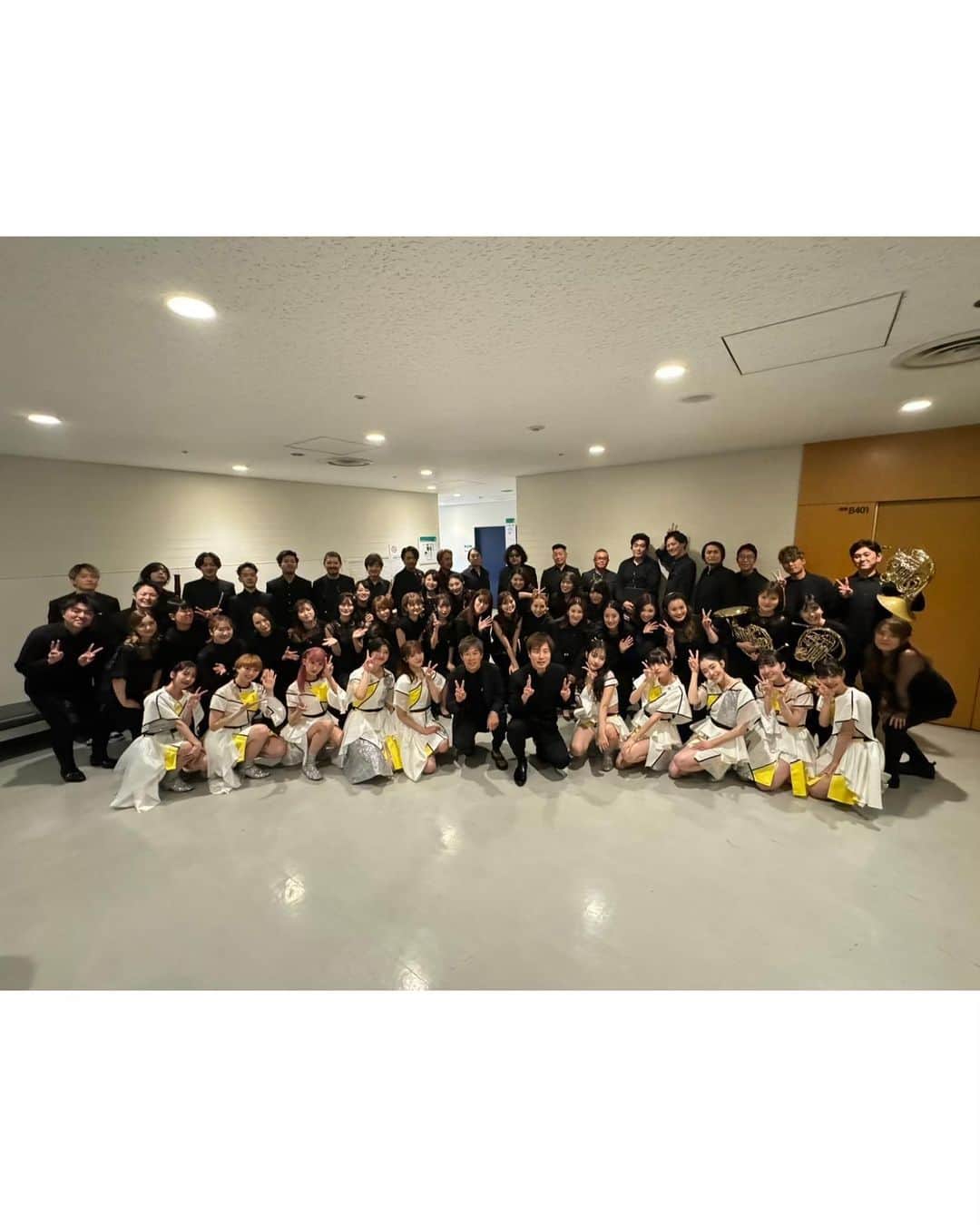 真山りかさんのインスタグラム写真 - (真山りかInstagram)「. ⁡ #オケラディスコ2023 会場の皆さんもニコ生でご覧いただいた皆さんも ありがとうございました！ ⁡ 初の試みでしたが、歌っていると心地よく たくさんの愛に助けられて なんとか皆さんにお届けできました🫶🥺 ⁡ 配信では10/29まで タイムシフト視聴できますので ぜひご覧くださいね〜☺️ ⁡ #まやまにあ ⁡ .」10月22日 23時28分 - ma_yama_official