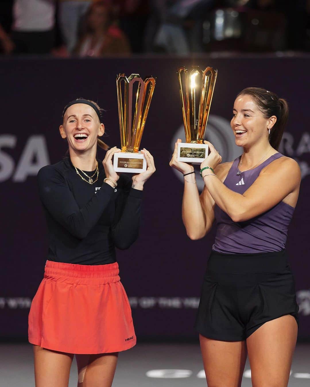 WTA（女子テニス協会）さんのインスタグラム写真 - (WTA（女子テニス協会）Instagram)「Last team standing 🏆   @jodie_burrage & @jilteich take the Cluj-Napoca doubles title by defeating Jeanjean & Strakhova 6-1, 6-4.  #TO2023」10月22日 23時34分 - wta