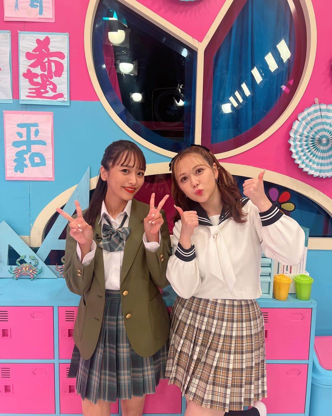 近藤千尋さんのインスタグラム写真 - (近藤千尋Instagram)「呼び出し先生たなか🧑‍🏫📺 ママスペシャル〜👏🩷🫶 明日オンエアです🤍🤍🤍  頑張ってテストしてきました‼️笑 村重ちゃん、なぎぼぉと一緒に 心強かったです✨🥹 是非みてね！！！  前の収録以来の制服。笑 なんかごめんなさいってなるよね😂😂😂笑🩷  明日からまた1週間がんばろうね🎵」10月22日 23時35分 - chipichan.1215