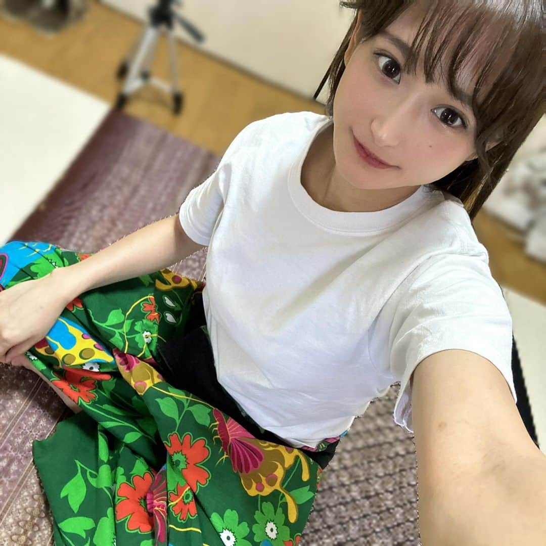 はるちゃんさんのインスタグラム写真 - (はるちゃんInstagram)「【Vic relaxation & body maintenance】 タイの雰囲気を感じられる完全個室のプライベート空間で、非日常感を味わいながら自分だけのリラクゼーションタイムを堪能❣️ こちらのお店の「タイ古式」は、チェンマイ式の施術。ストレッチともみほぐしを組み合わせるタイ古式ですが、チェンマイ式はストレッチ多めでお身体の柔軟性を高め、可動域を広げることで巡りを促していきます。身体の巡りを促すことで、軽い身体へと導いてくれる😌 全身の筋肉をストレッチとほぐしでゆっくりとケアしてくれるから、不調の出にくい身体をキープしやすくしてくれるみたい🥰  わたしのアカウントを見たと言っていただければ、施術料金から500円割引🤩 ※有効期限10月末まで  #タイ古式マッサージ　#チェンマイ式マッサージ　#チェンマイ　#名古屋マッサージ　#マッサージ　#マッサージ動画 #マッサージ中　#ストレッチ　#ストレッチ動画　#タイ #セラピスト　#名古屋マッサージ　#名古屋  #いいね返し #名古屋タイ古式マッサージ #タイパンツ #l4likes #ハイフ　#美容」10月22日 23時39分 - haru_323