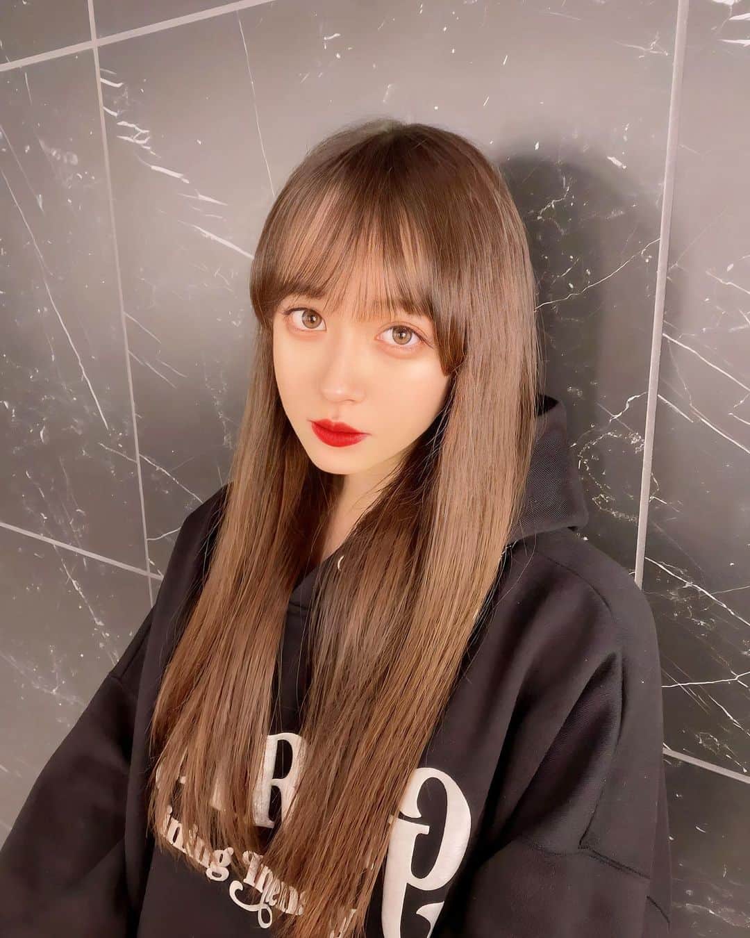 ナタリア聖奈さんのインスタグラム写真 - (ナタリア聖奈Instagram)「・ 🐈‍⬛💭  #ナタリア聖奈 #パーカーコーデ #パーカー女子 #ブラックコーデ」10月22日 23時39分 - _natamilk_