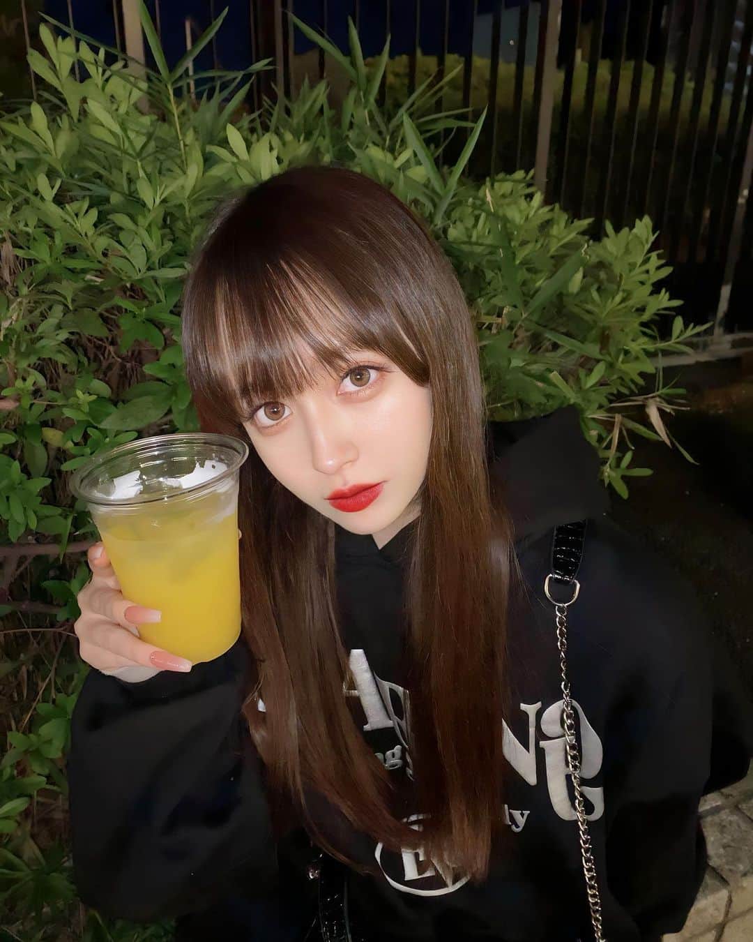 ナタリア聖奈さんのインスタグラム写真 - (ナタリア聖奈Instagram)「・ 🐈‍⬛💭  #ナタリア聖奈 #パーカーコーデ #パーカー女子 #ブラックコーデ」10月22日 23時39分 - _natamilk_