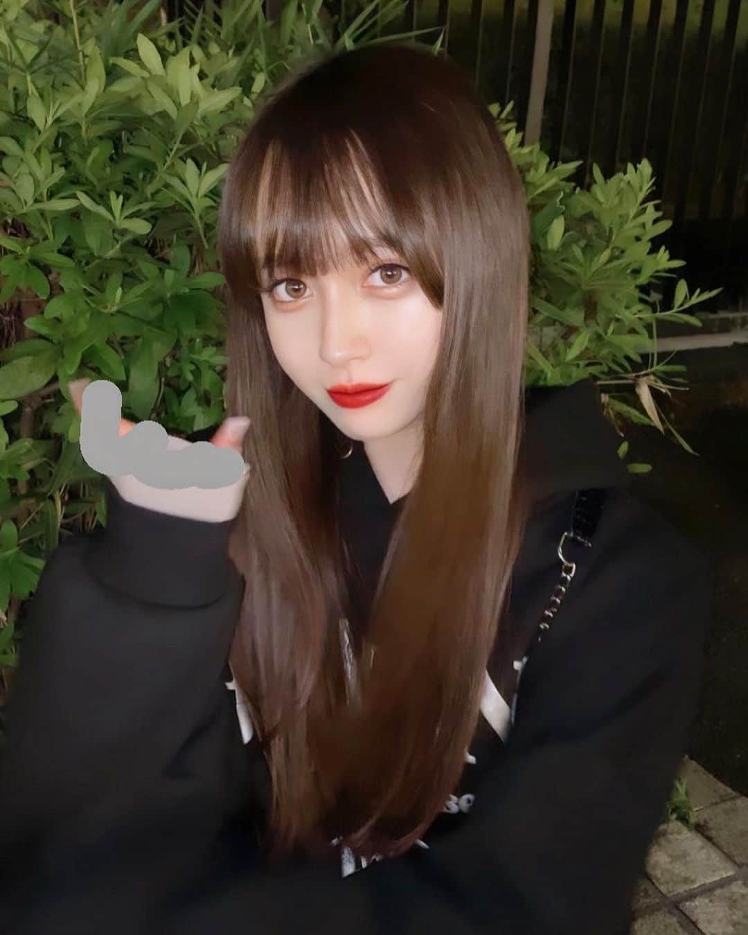 ナタリア聖奈のインスタグラム：「・ 🐈‍⬛💭  #ナタリア聖奈 #パーカーコーデ #パーカー女子 #ブラックコーデ」