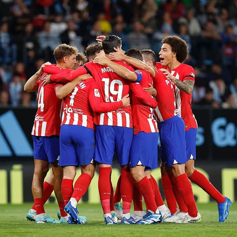 アクセル・ヴィツェルのインスタグラム：「Great to be back with a victory! Important 3 points that gives us great confidence. Time to recover quickly and prepare for the next one 👊🏽🔴⚪️」