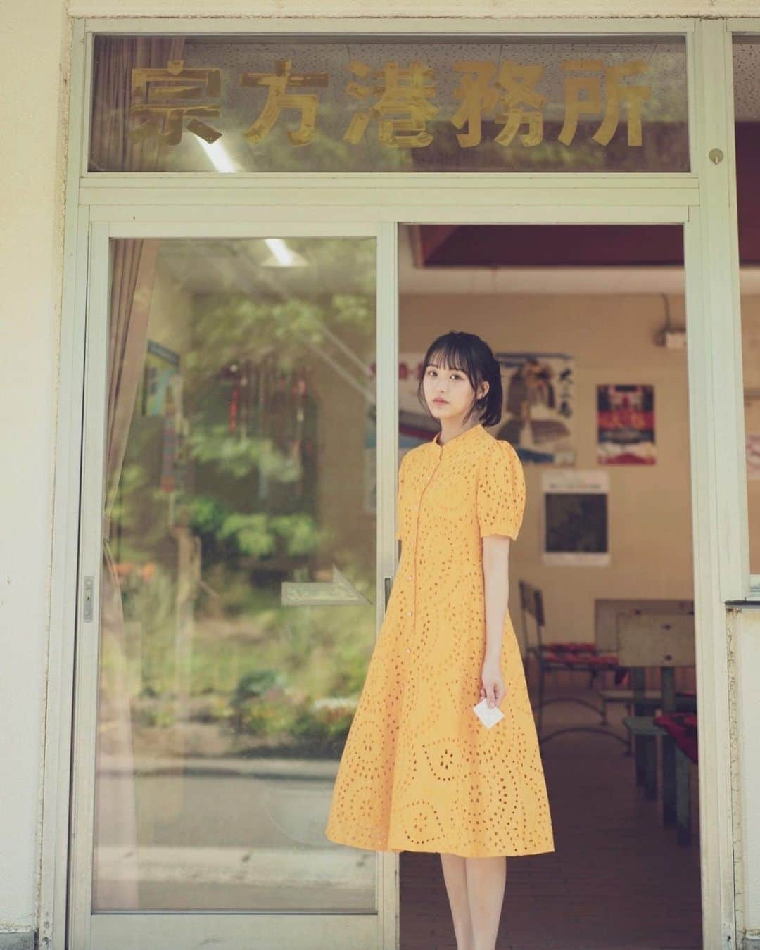 福田朱里さんのインスタグラム写真 - (福田朱里Instagram)「「BLT」12月号 10/27(金)発売🍊 アザーカット色々のせていきます。セブンネットで福田朱里ver.をお買い求め頂くと限定ポストカードが1枚付くのでぜひ！  #BLT #大三島 #今治 #大崎上島 #広島県 #ナチュラルメイク #オレンジカラー #島巡り #四国 #愛媛観光 #フェリー #船 #ノスタルジック #グラビア #レトロ #フィルム #ワンピース #撮影 #瀬戸内 #福田朱里 #STU48 #Japan #japantravel #japantrip #japanphoto #japanesegirl #japaneseculture #photography #setouchi #setouchigram」10月22日 23時46分 - akaringo_stu48