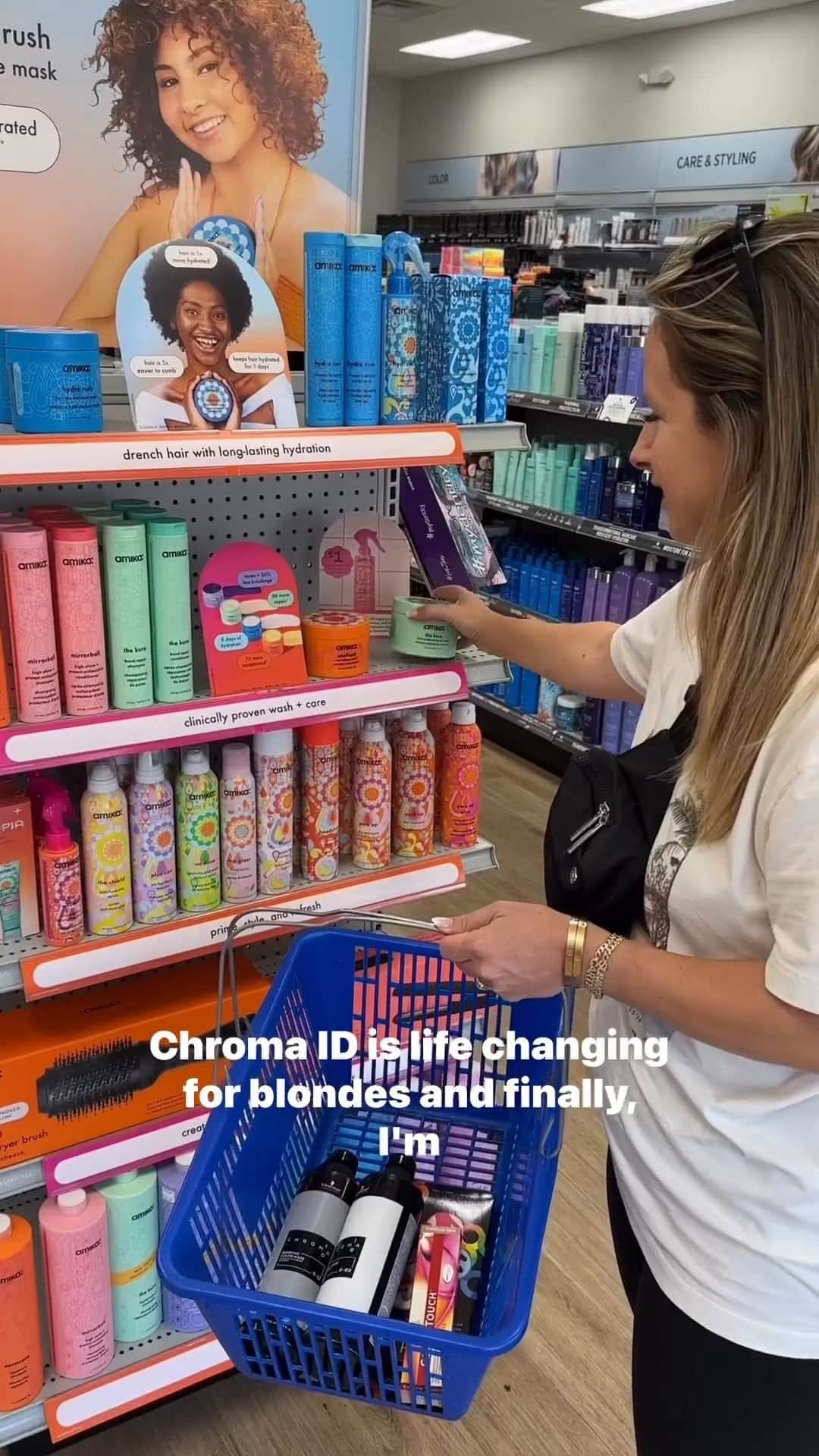 CosmoProf Beautyのインスタグラム：「We want to know, what are your favorite products at Cosmo Prof? Let us know in the comments or send us a DM!  We asked @The.Blonde.Chronicles what her current favorites are and this is what she said:  ➕ @framar bleach blenders: these are super absorbent gloves that come in SO handy when you need to pull out some foils before the whole head is ready to be rinsed. I promise, you NEED these!!  ➕ @wellahairusa Color Touch in 7/0: this is my favorite lowlight in all the land!! It never, ever, ever fails me. It’s perfectly balanced. Not too cool, not too warm. It’s rich and beautiful and I always have multiple tubes on hand!  ➕ @schwarzkopfusa Chroma ID in 9-12 and clear: these are conditioning toning masks and they are AMAZING!! When you have a blonde who just needs a tinyyy tweak but you don’t need to do a full on gloss, Chroma ID is the answer! The clear is incredible because it will dilute any color mask, allowing you total control over how intense the color is.  ➕ @amika The Kure mask: I loveeee this mask! It’s hydrating but not over the top, leave your hair feeling heavy kind of hydrating. This is a staple for me and I promise you will love it too!  We love hearing what you love seeing at Cosmo Prof. Our goal is to support your business by having what you want, when you want it. Visit us in-store or online at www.CosmoProfBeauty.com  #CosmoProf #HairEducation #BehindTheChair #StylistHacks #SalonTips #HairEducator #HairClass #SalonEducation」