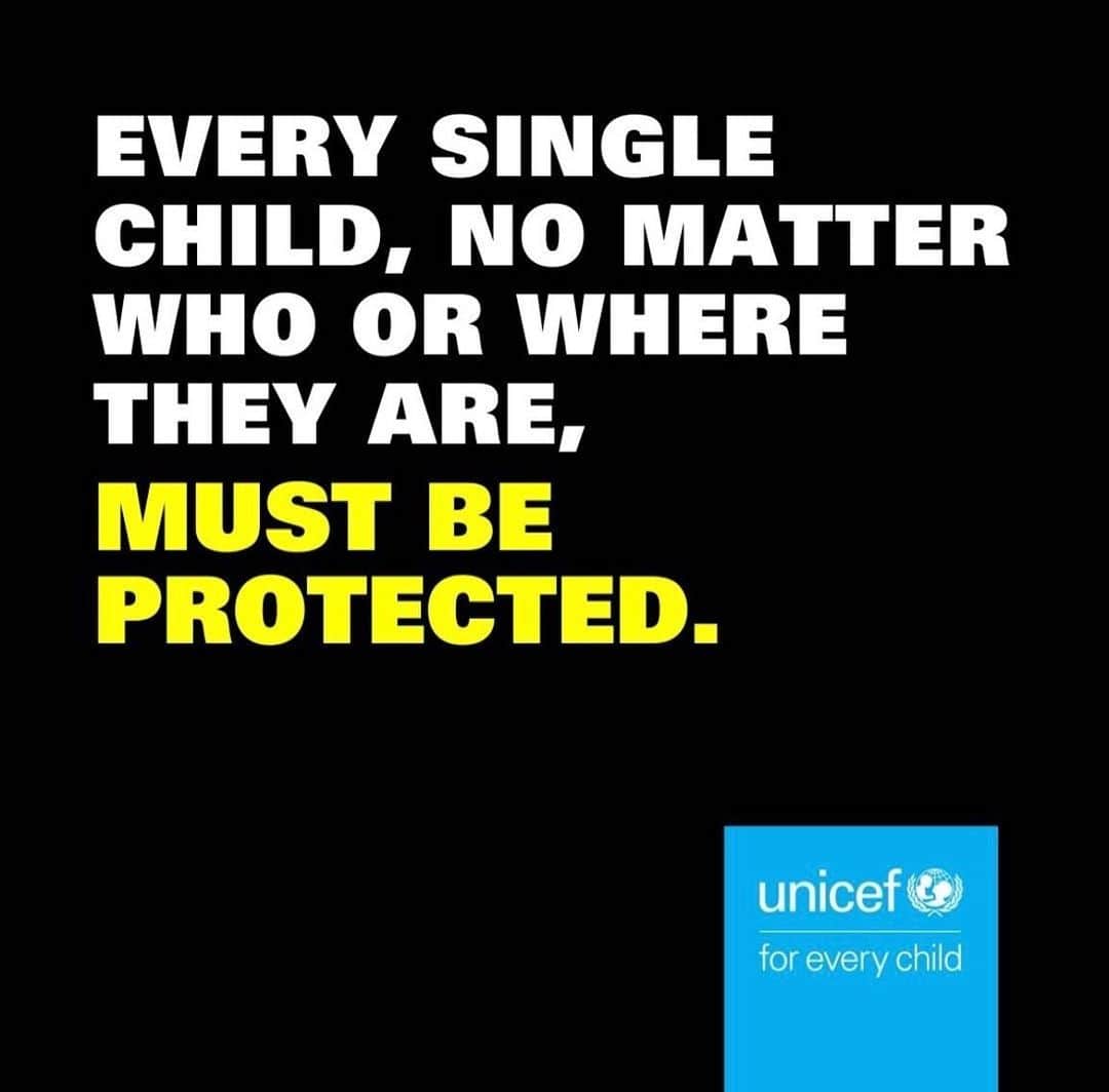 ジェンマ・チャンのインスタグラム：「Link in bio to @unicef crisis appeal」
