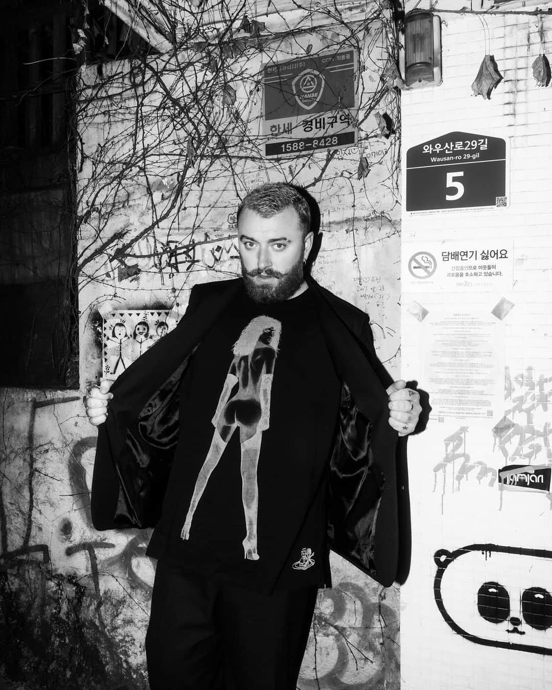 サム・スミスのインスタグラム：「❤️ this song is about the friendship and the magic and the LOVE that we find IN THE CITY ❤️ I am honestly so honoured to not only be a part of this song, but a part of Charli’s musical footprint. You are the voice of a generation @charli_xcx. I love you ❤️Enjoy the song people ❤️⚓️」