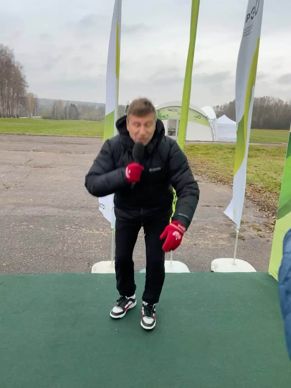 のインスタグラム：「Коленки в работе 😜  #работающиеколени #коленивработе #сновапрыгаю #приселвстал #поработалможноиотдохнуть」