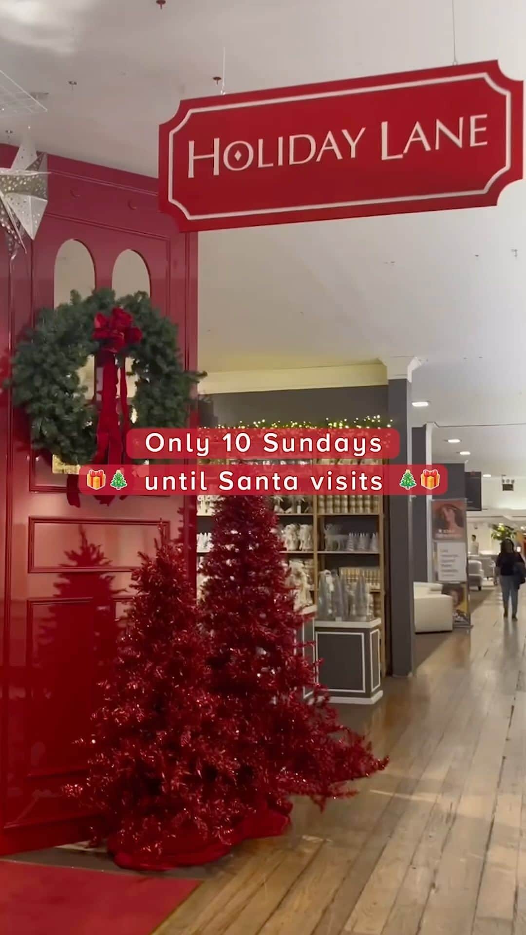 のインスタグラム：「Note to self: Holiday Lane at Macy’s is now open! Come experience all the magic plus all the best #ornaments, #decor, and more! #HolidayDecor #ChristmasDecor」