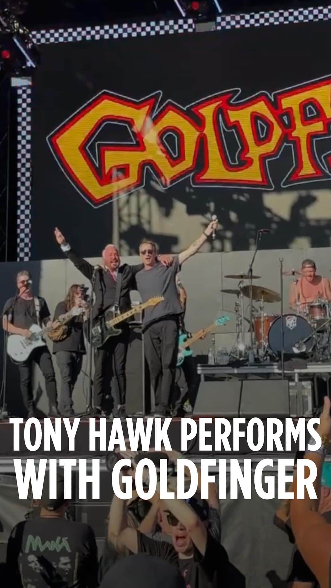 のインスタグラム：「Tony Hawk got on stage 🤯  Surprise performance with @tonyhawk & @goldfingermusic at @whenwereyoungfest  📹 @drewhastings  #XGames」